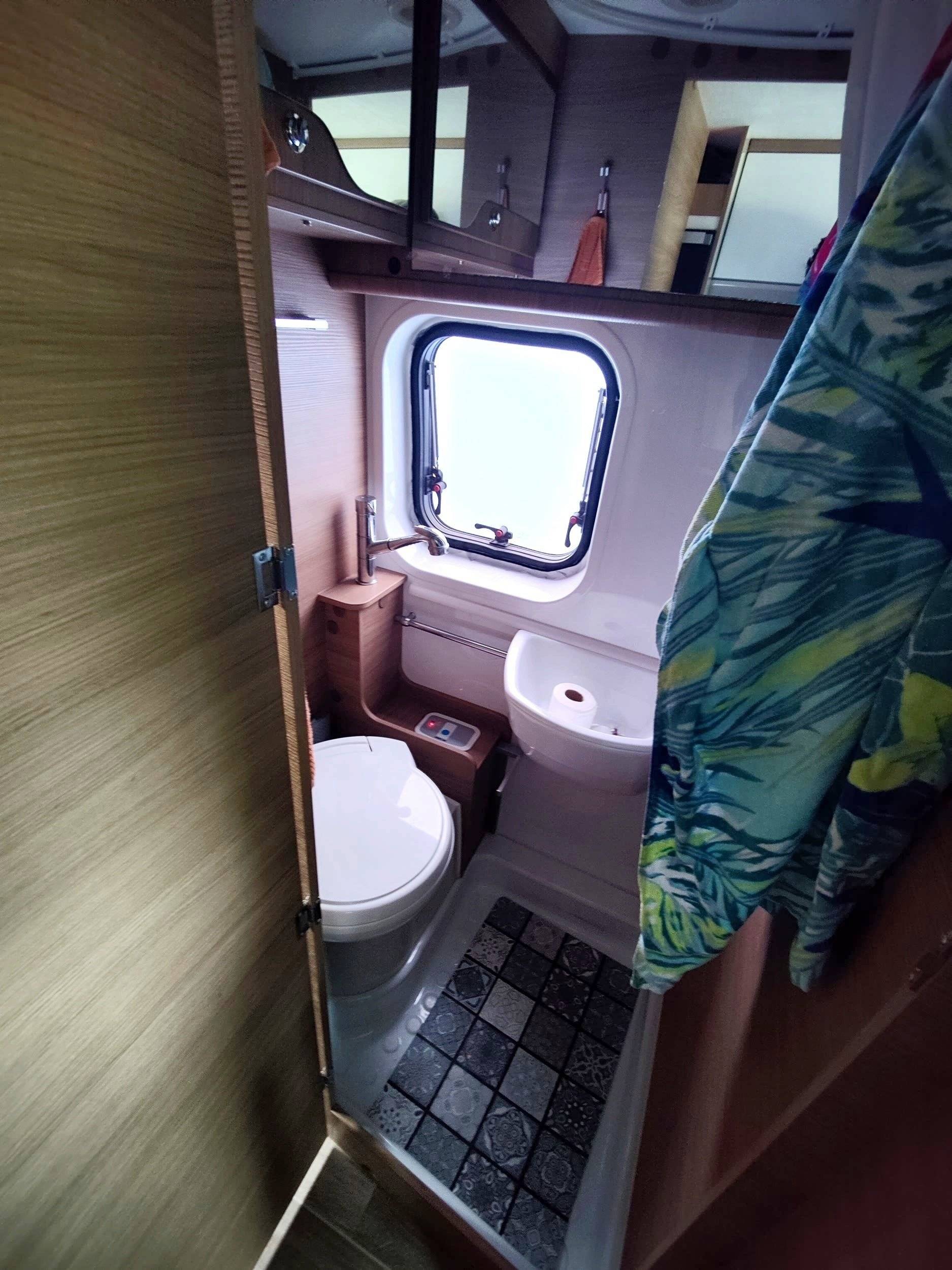 Mclouis Menfys VAN S-Line 3 Maxi