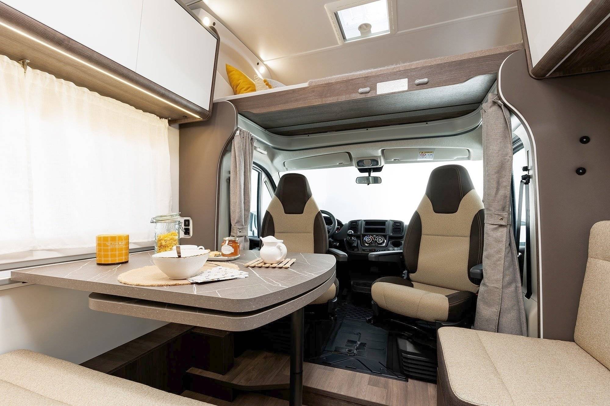 Dinette Fiat Ducato 2,2 l Multijet 130 ch. - Yescapa