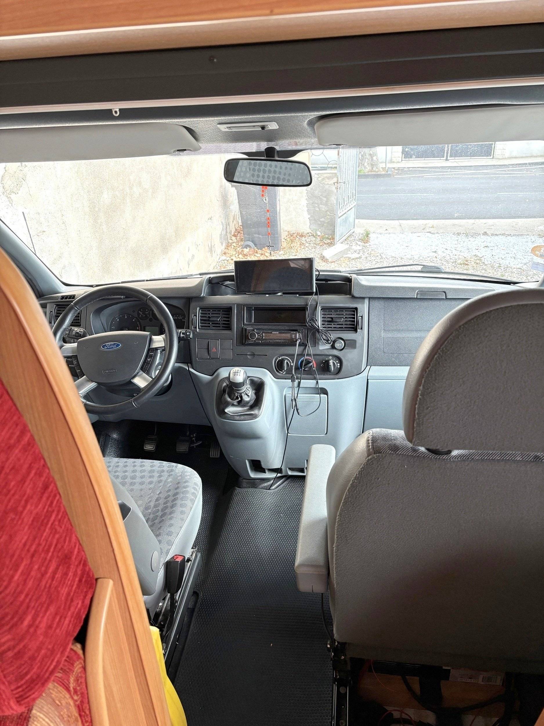 Challenger ford transit