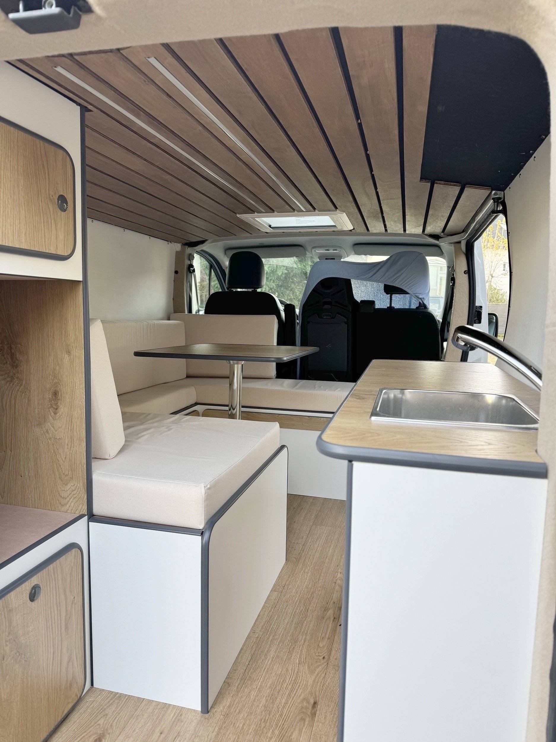 Angolo cucina Renault Trafic 3 L1H1 - Yescapa