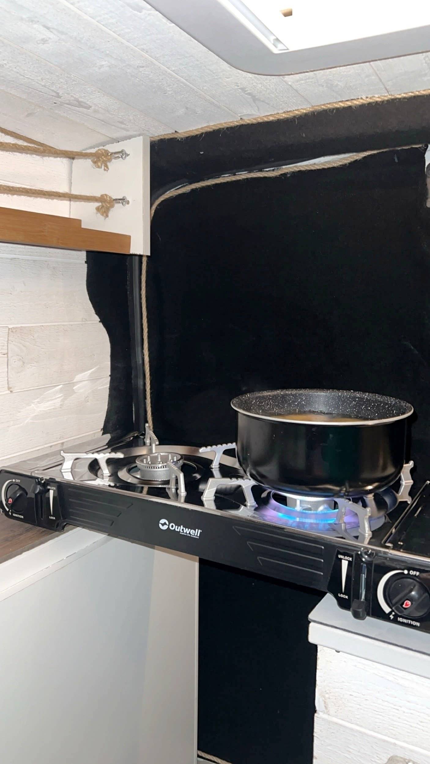 Área de jantar Citroën Jumpy 1.6L 90CV - Yescapa