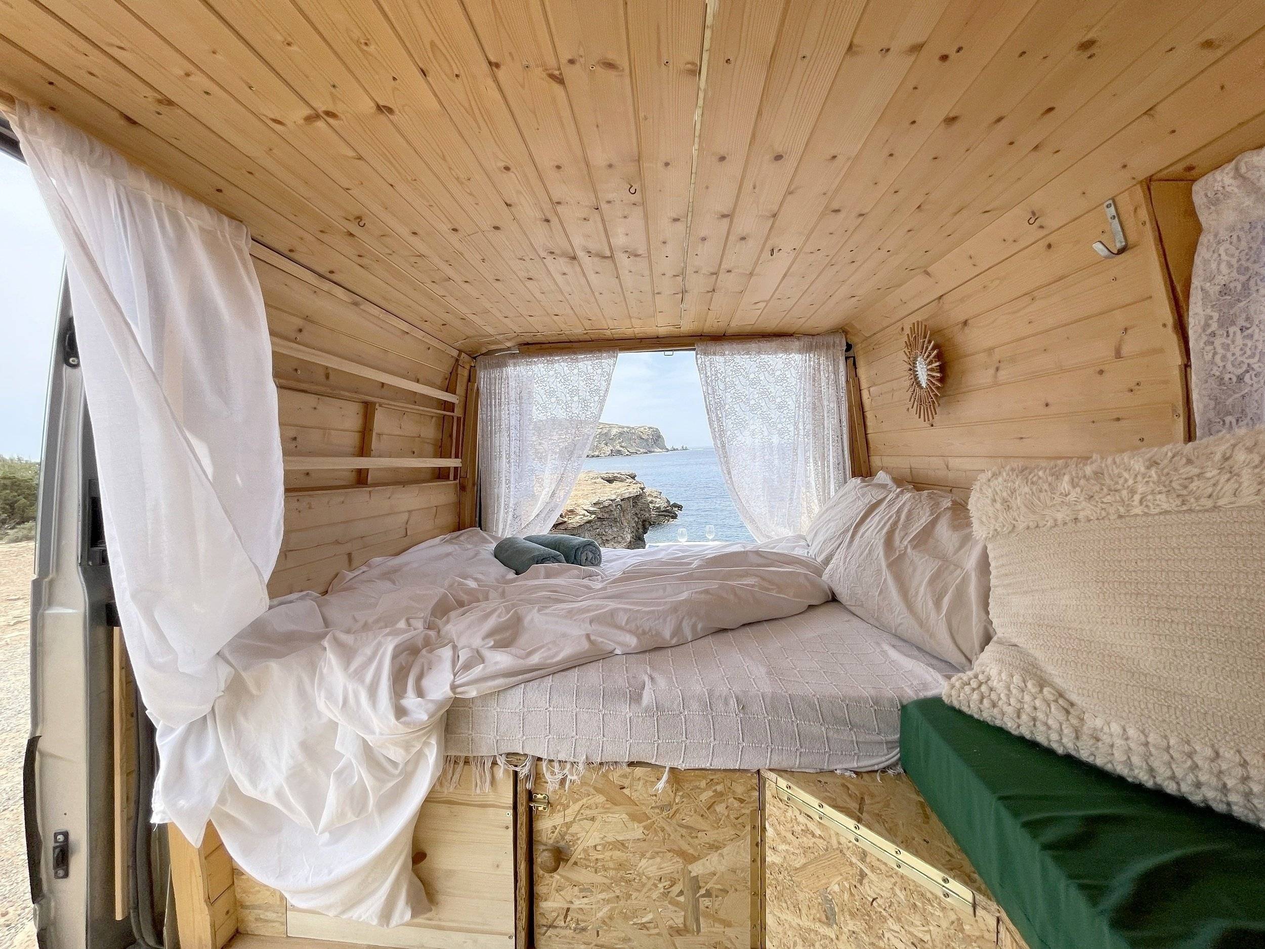 Couchages Ford Transit 2,0 l 115 ch - Yescapa