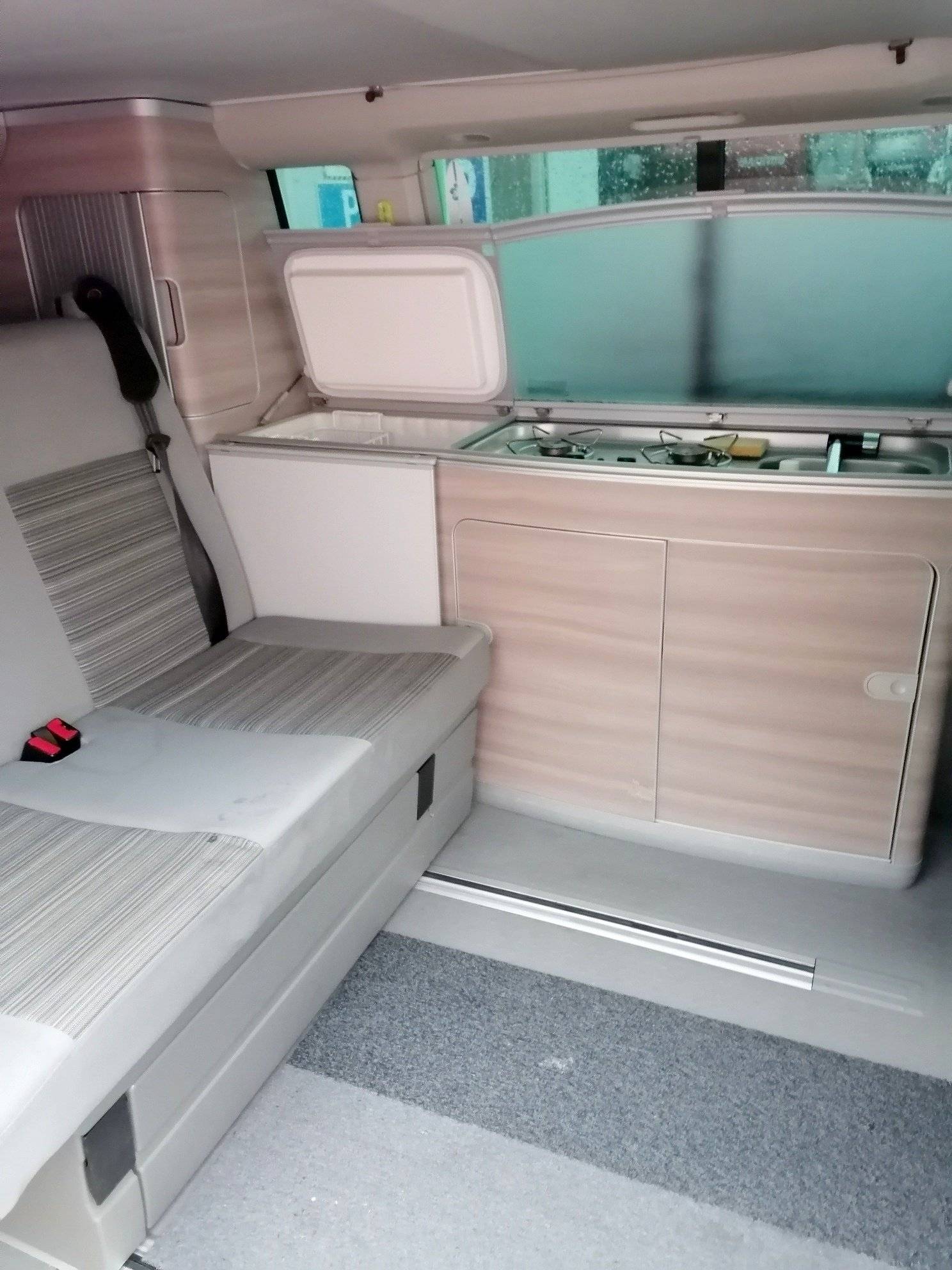 Dinette Volkswagen T5 2 l 140 ch - Yescapa