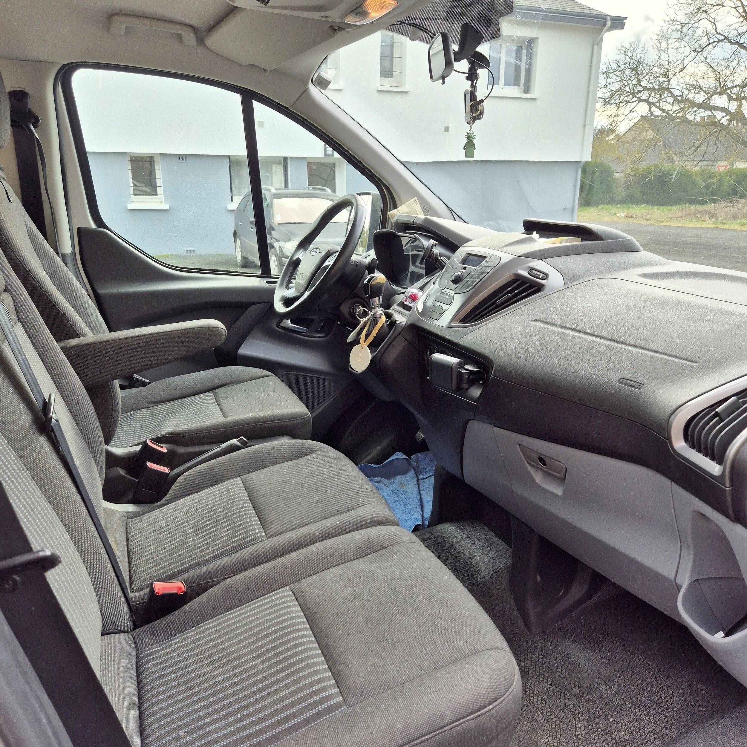 Poste de conduite Ford Transit custom - Yescapa