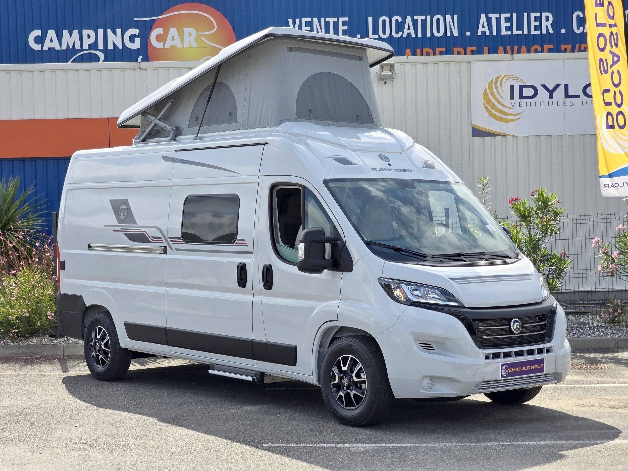 schräge Vorderansicht Fiat 2,3 l 130 ch - Yescapa