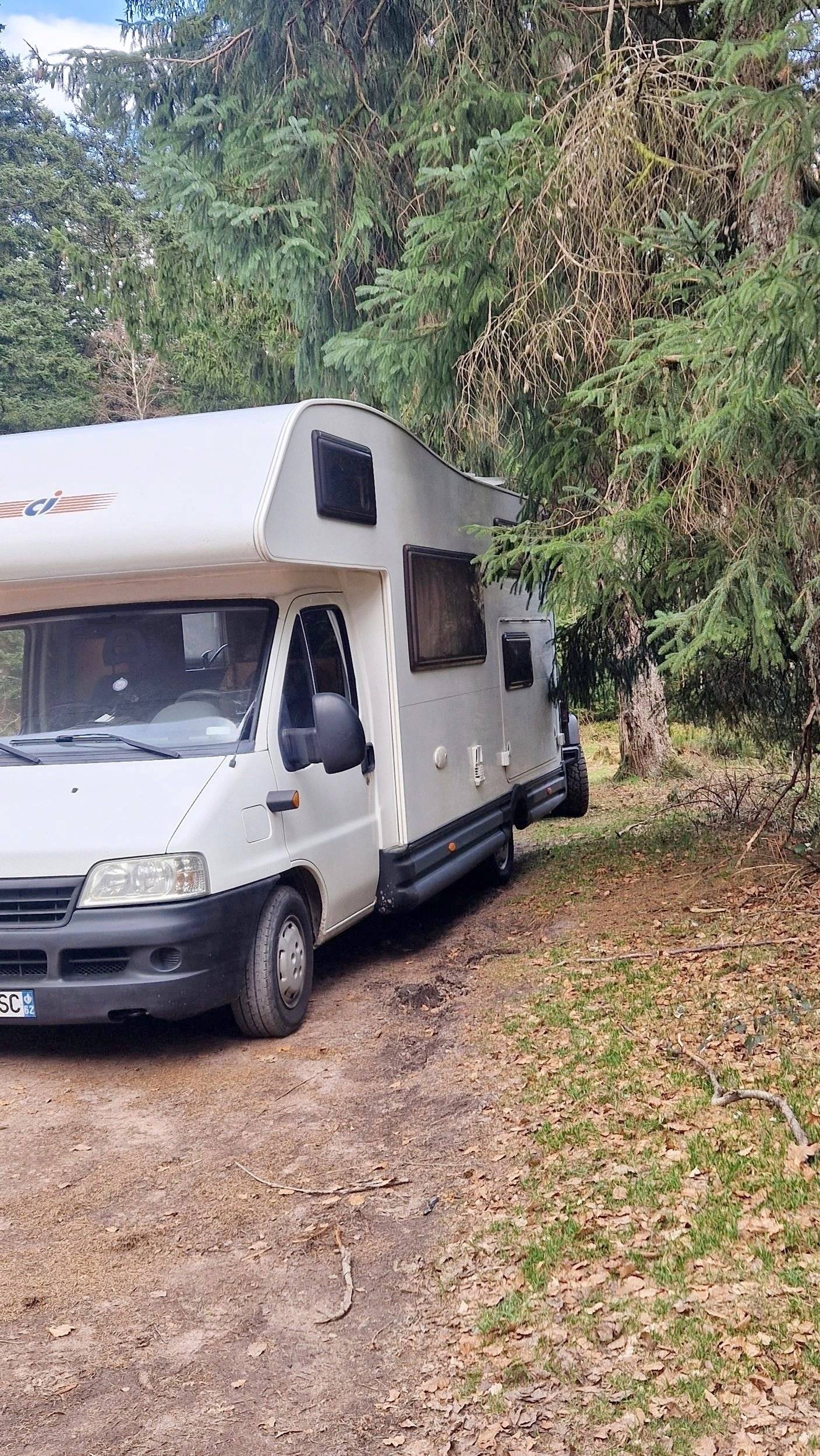 Vue avant de 3/4 Fiat FIAT DUCATO - Yescapa