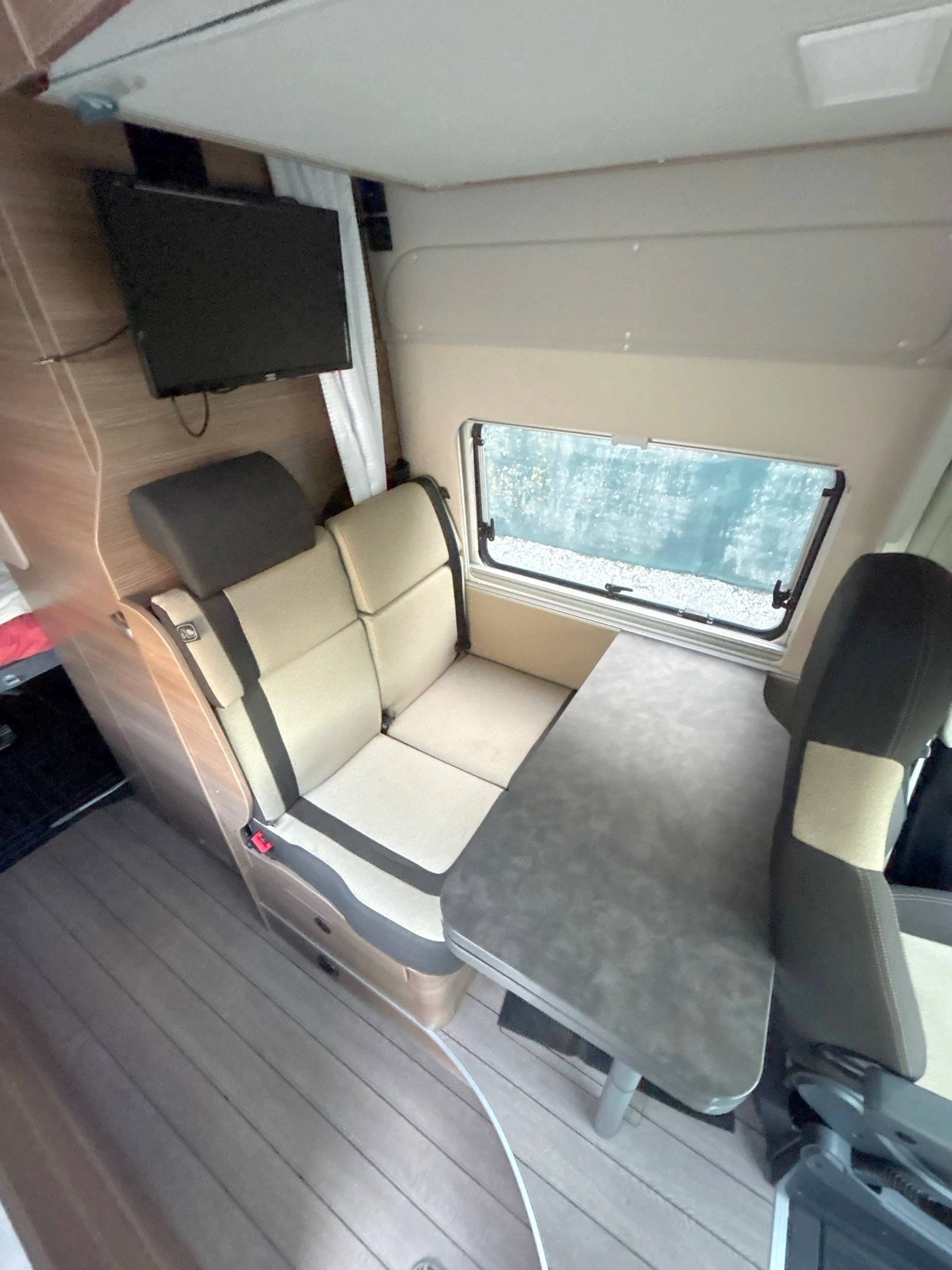 Dinette Fiat Ducato 2,3 l Multijet 140 - Yescapa