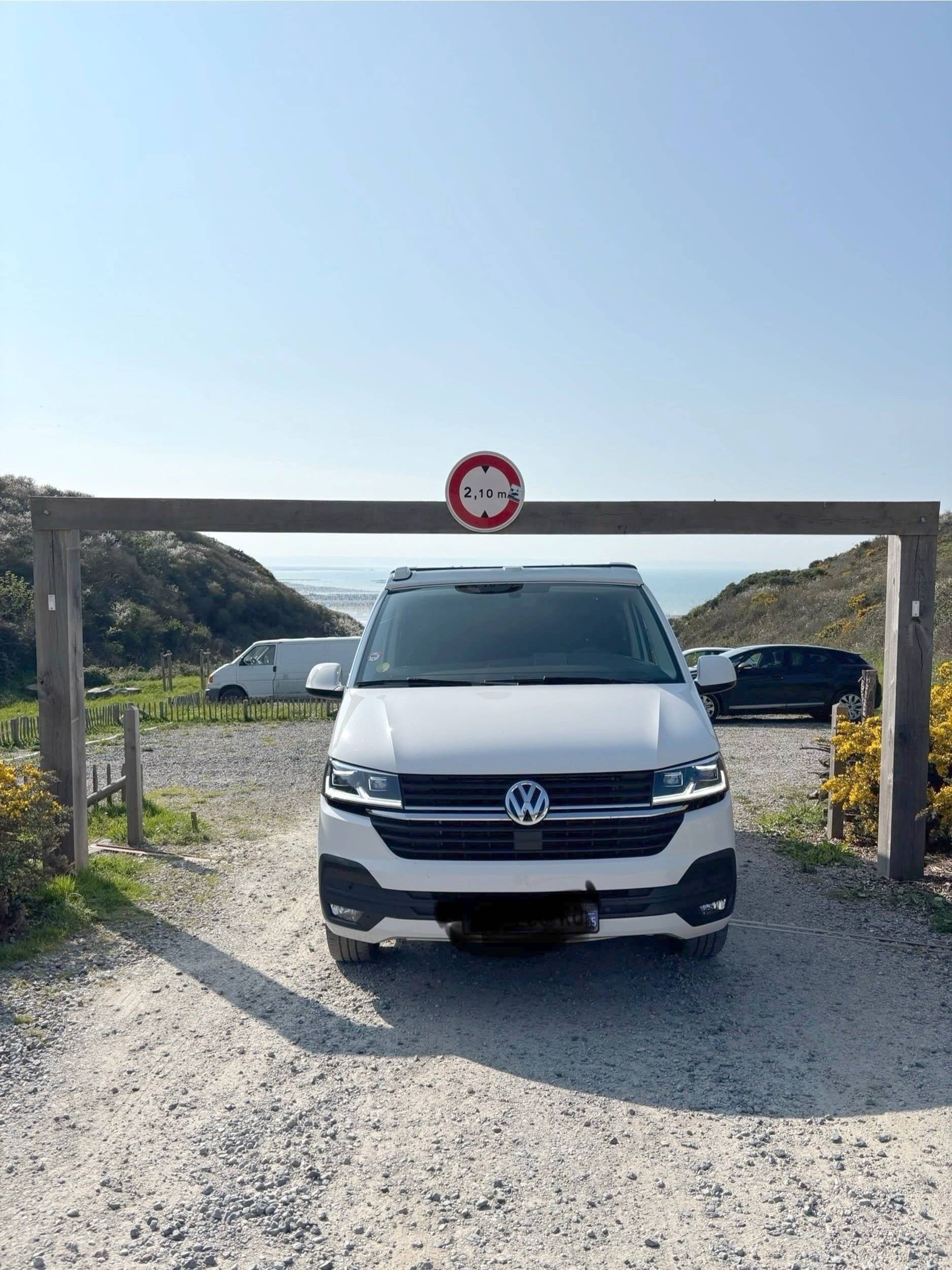 Front view from 3/4 Volkswagen T6.1 150 CV boite manuelle - Yescapa