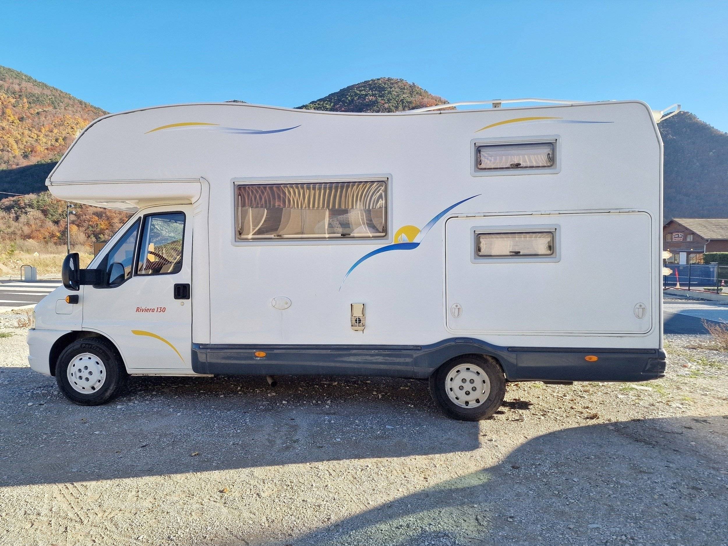 Front view from 3/4  - Yescapa