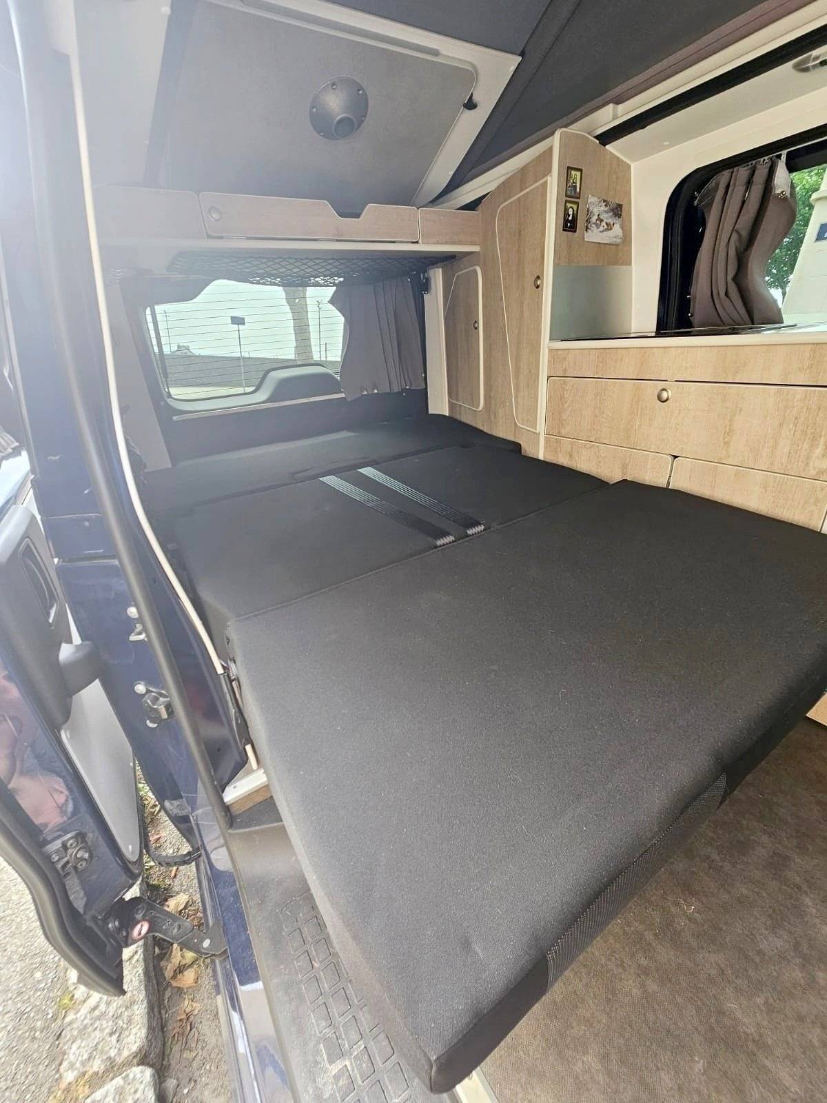 Iroise Fourgons Aménagés Expert Blue HDI 2 L 150ch