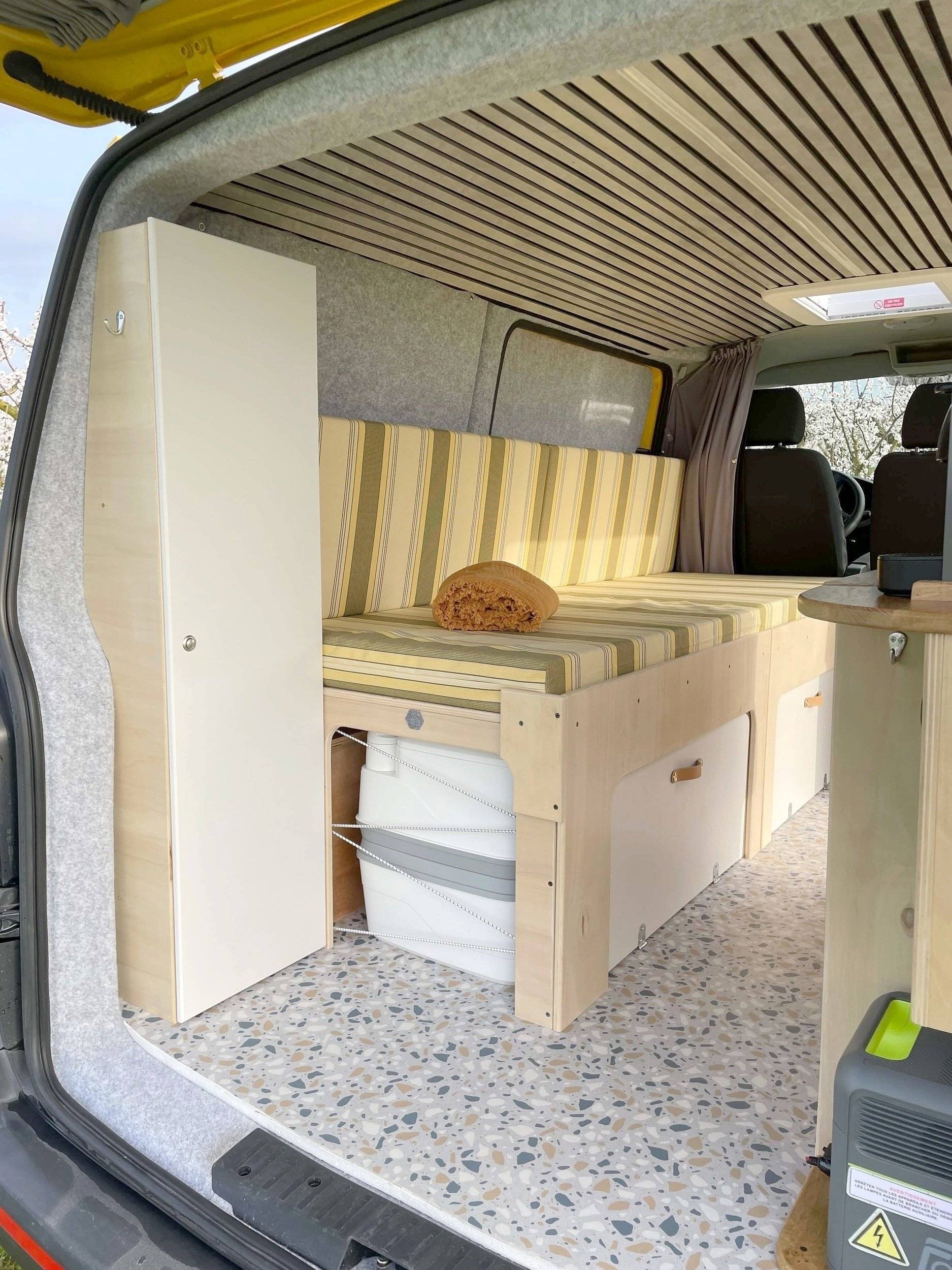 Dining Area Volkswagen T6 2,0 l 150 ch - Yescapa