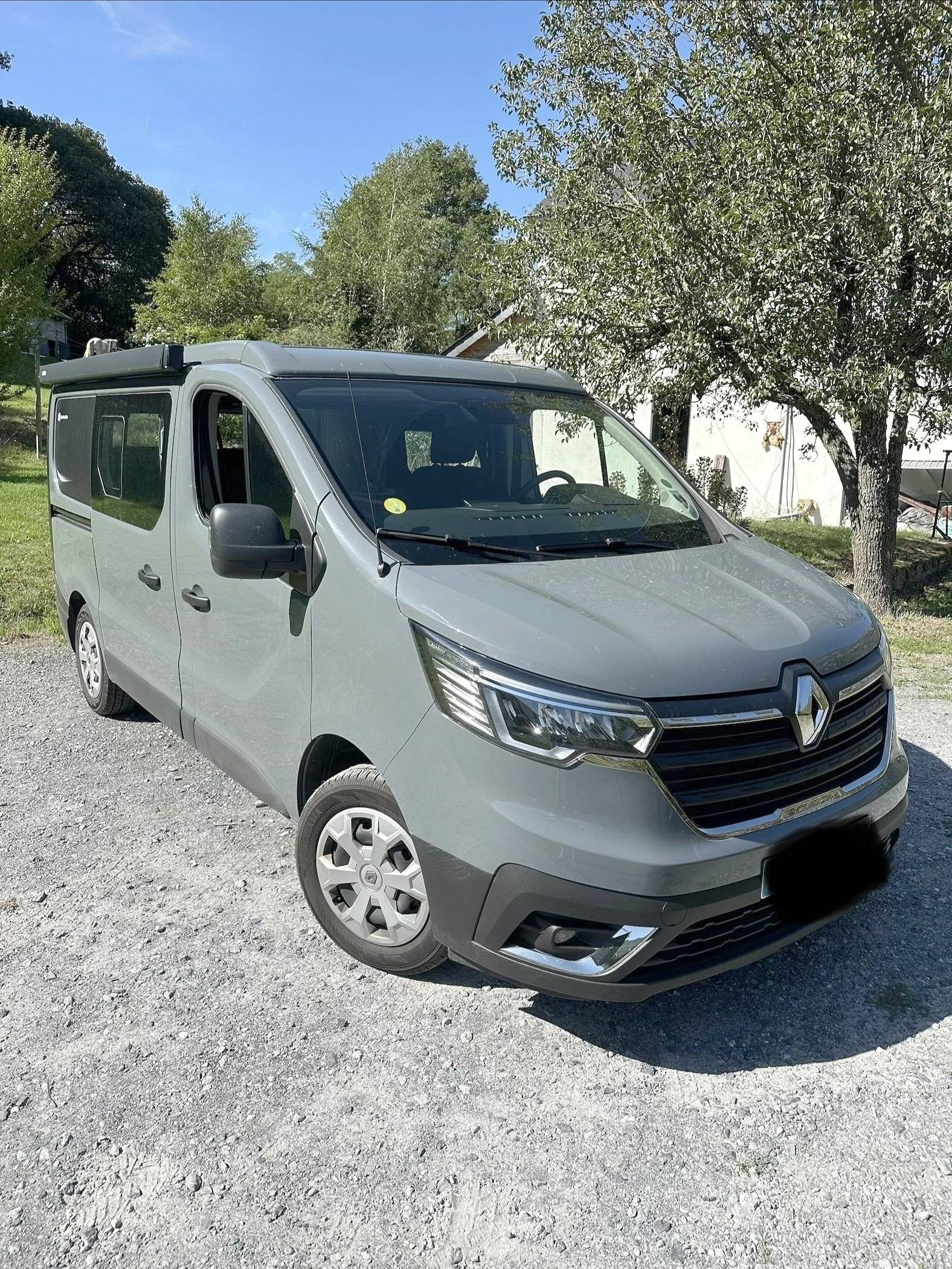 Voorkant 3/4 Renault - Yescapa