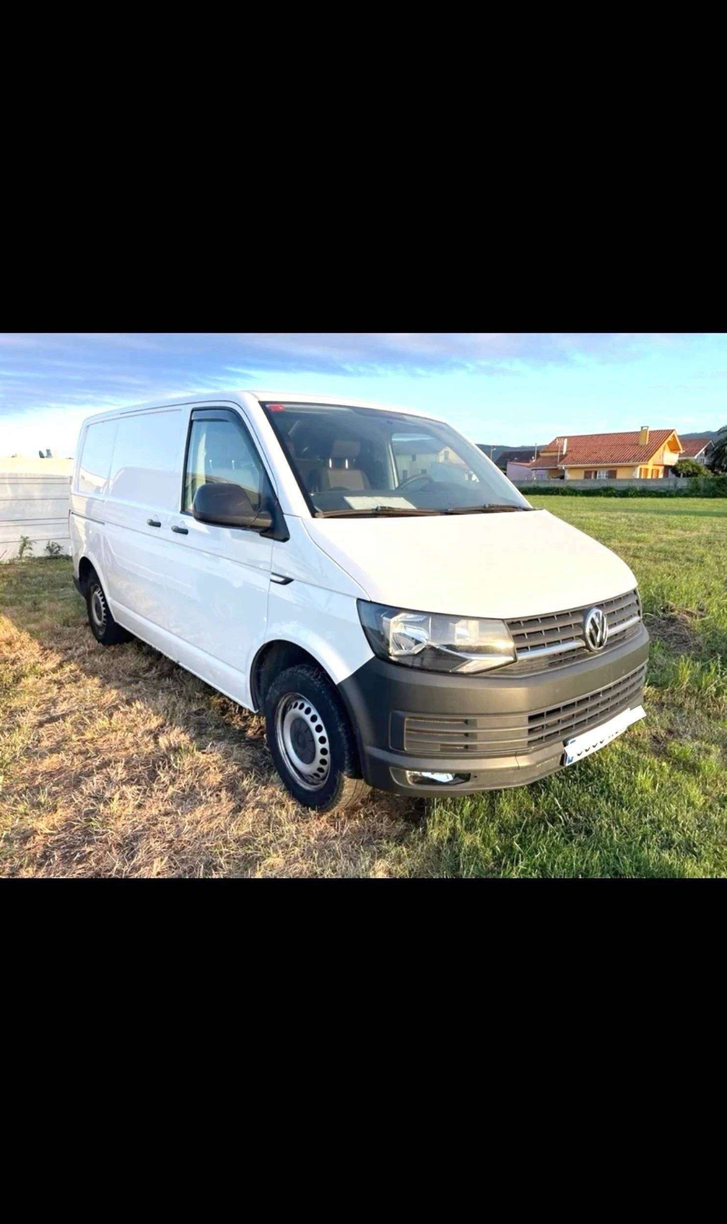 Vista del vehículo ángulo delantero Volkswagen Transporter 2,0 l 102 ch - Yescapa