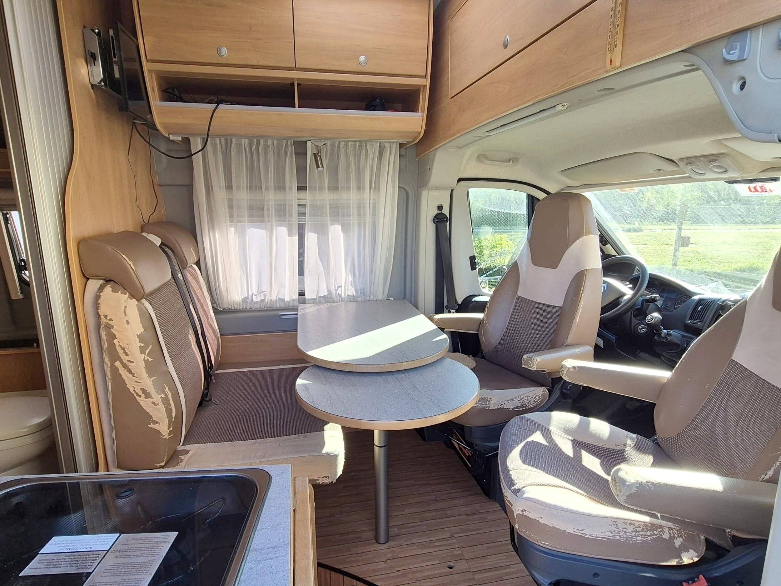 Dining Area Citroën Jumper 2,2 l 150 ch - Yescapa