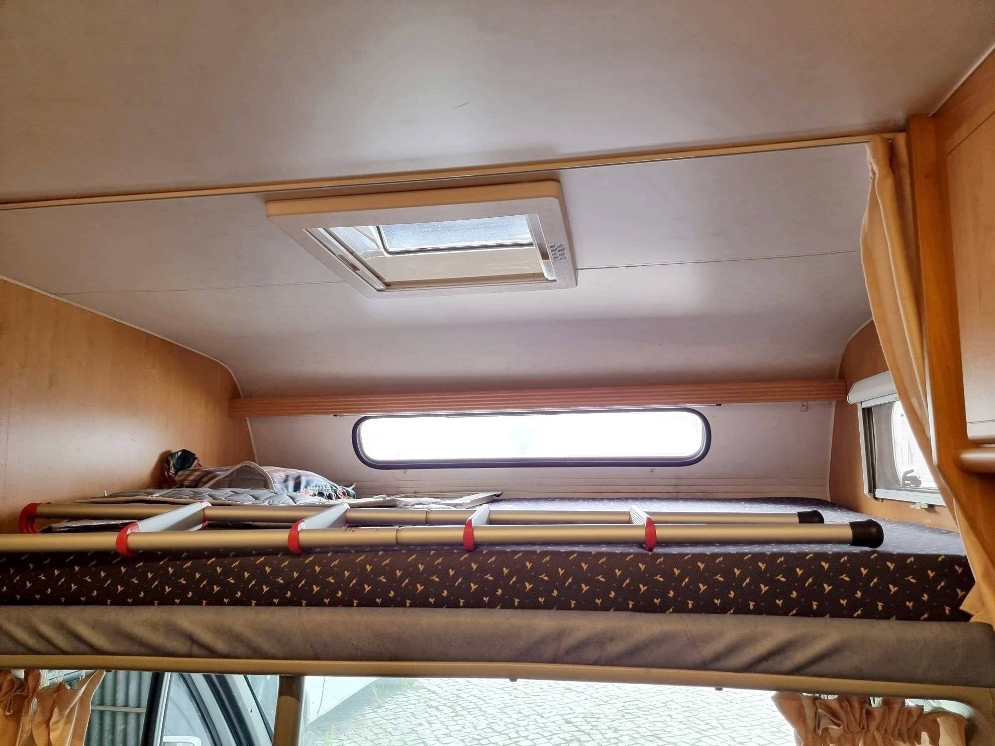 Berth Fiat Ducato 2,5 TD - Yescapa