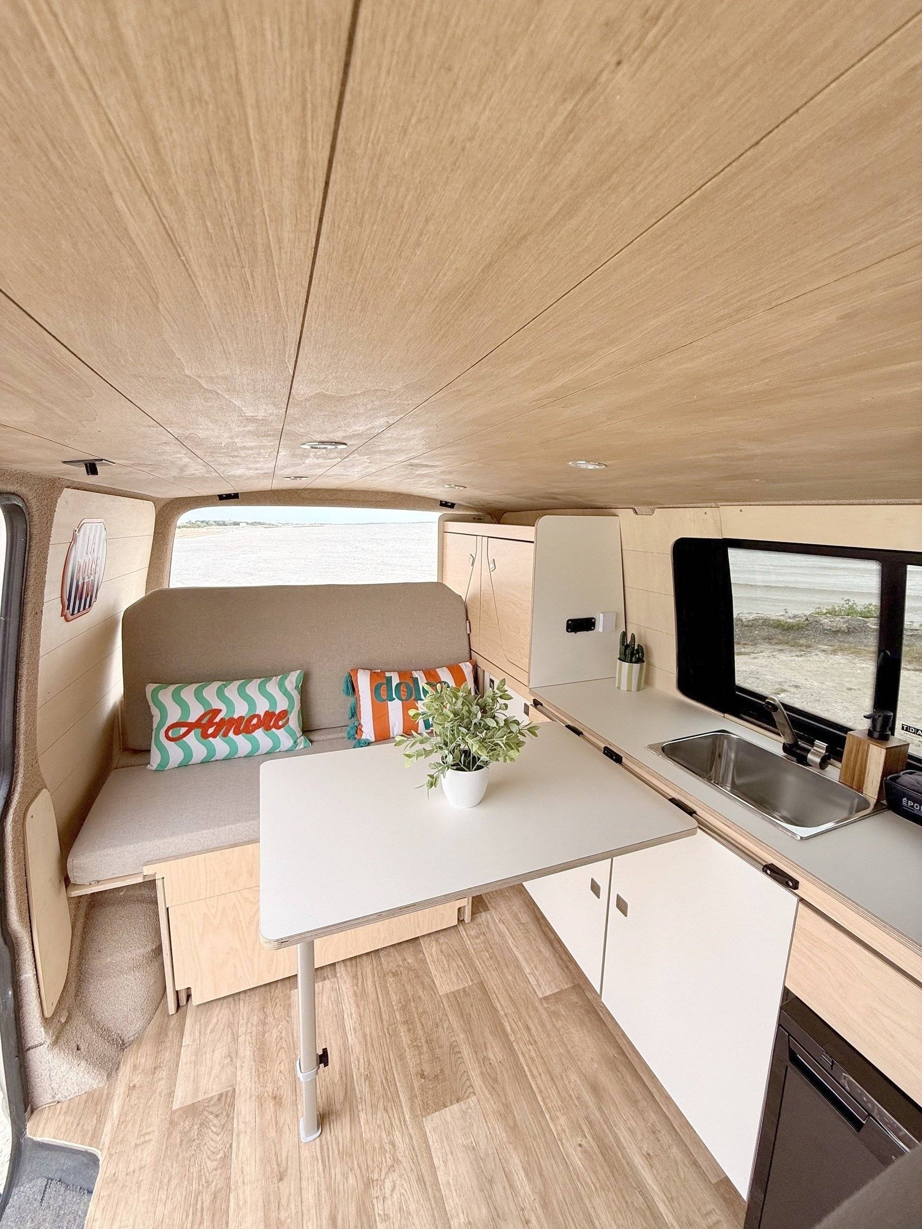 Couchages Volkswagen T5 2,0 l 102 ch - Yescapa