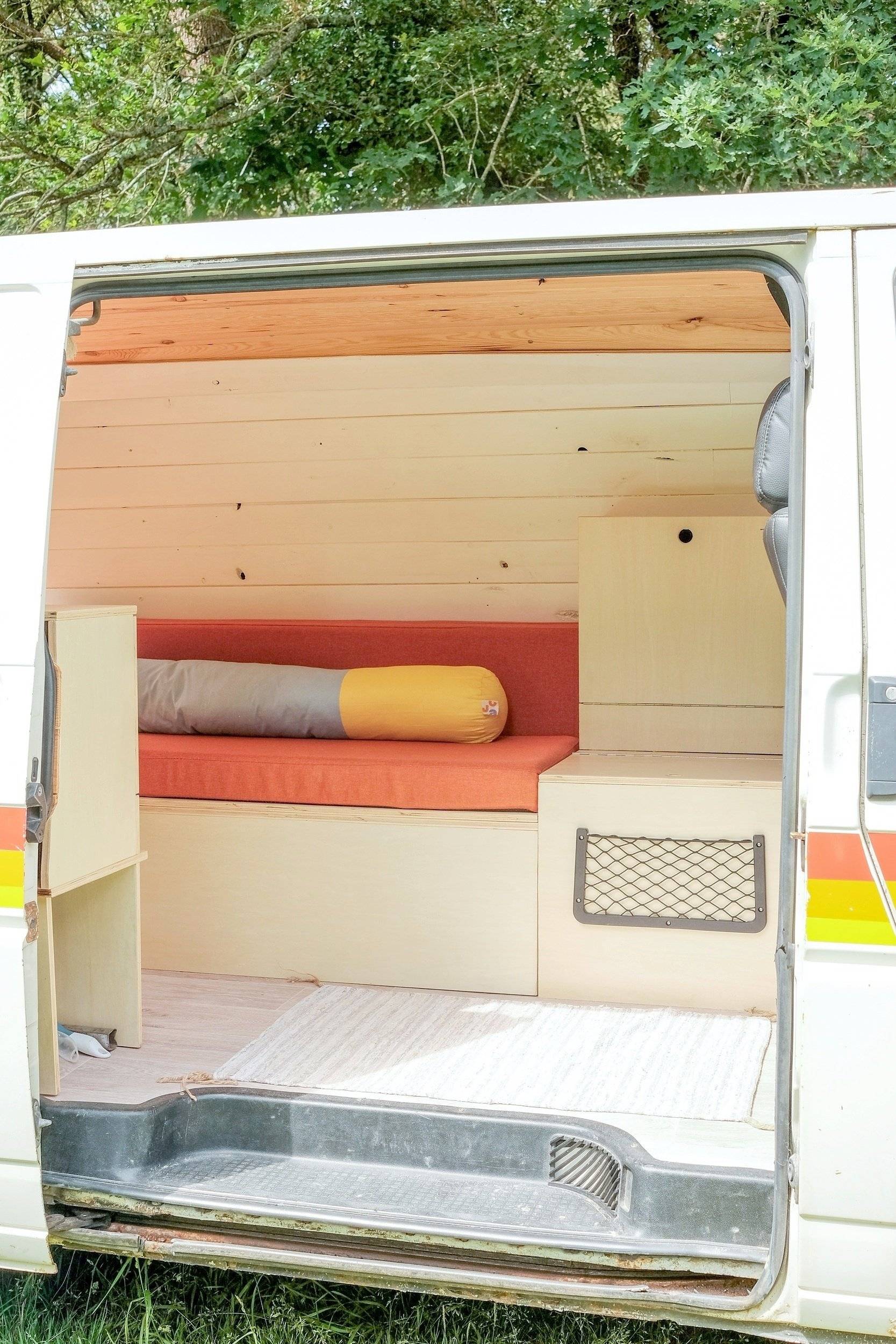 Menjador Volkswagen T4 - Yescapa
