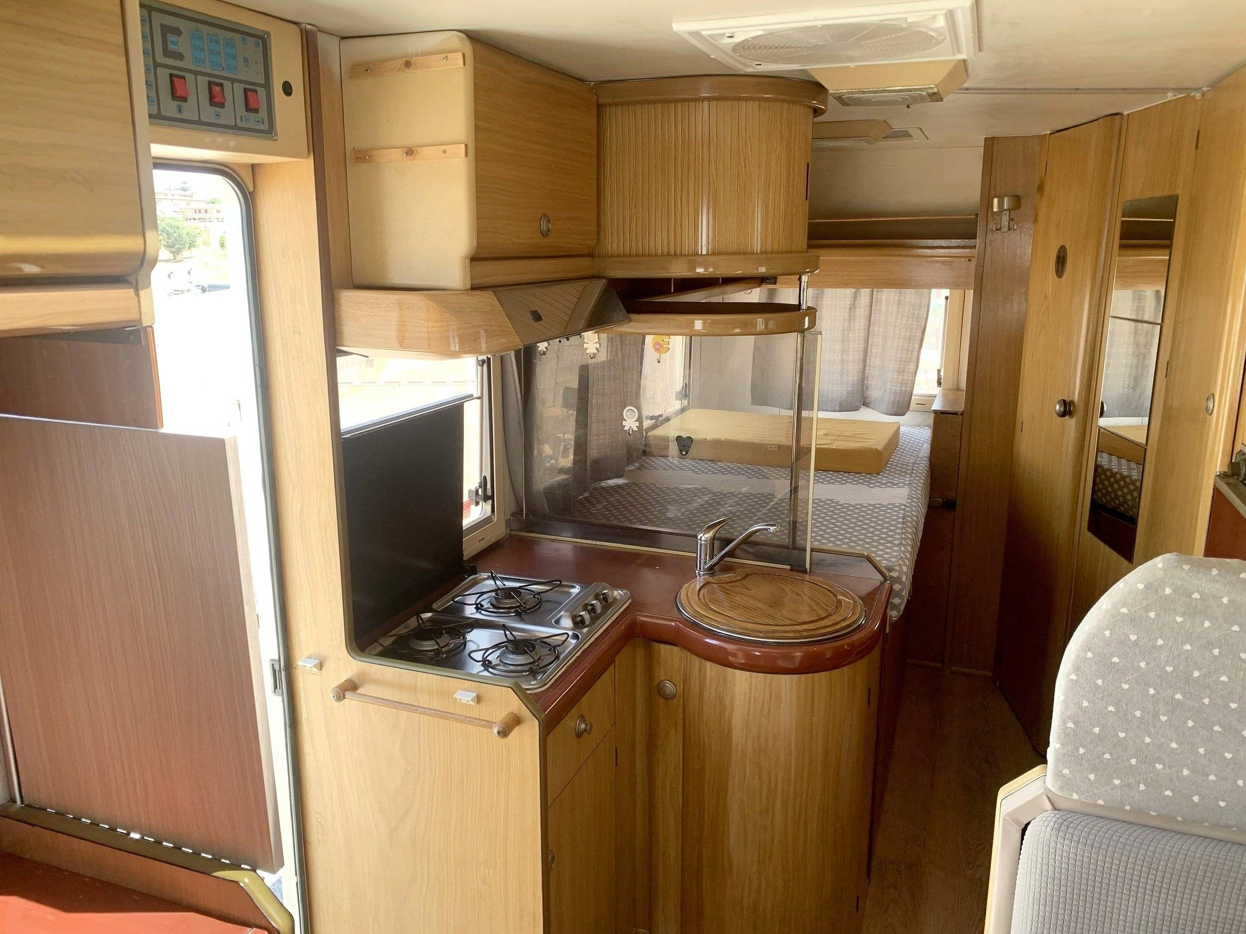 Coin cuisine Iveco Iveco daily 35.12 2,5 td - Yescapa