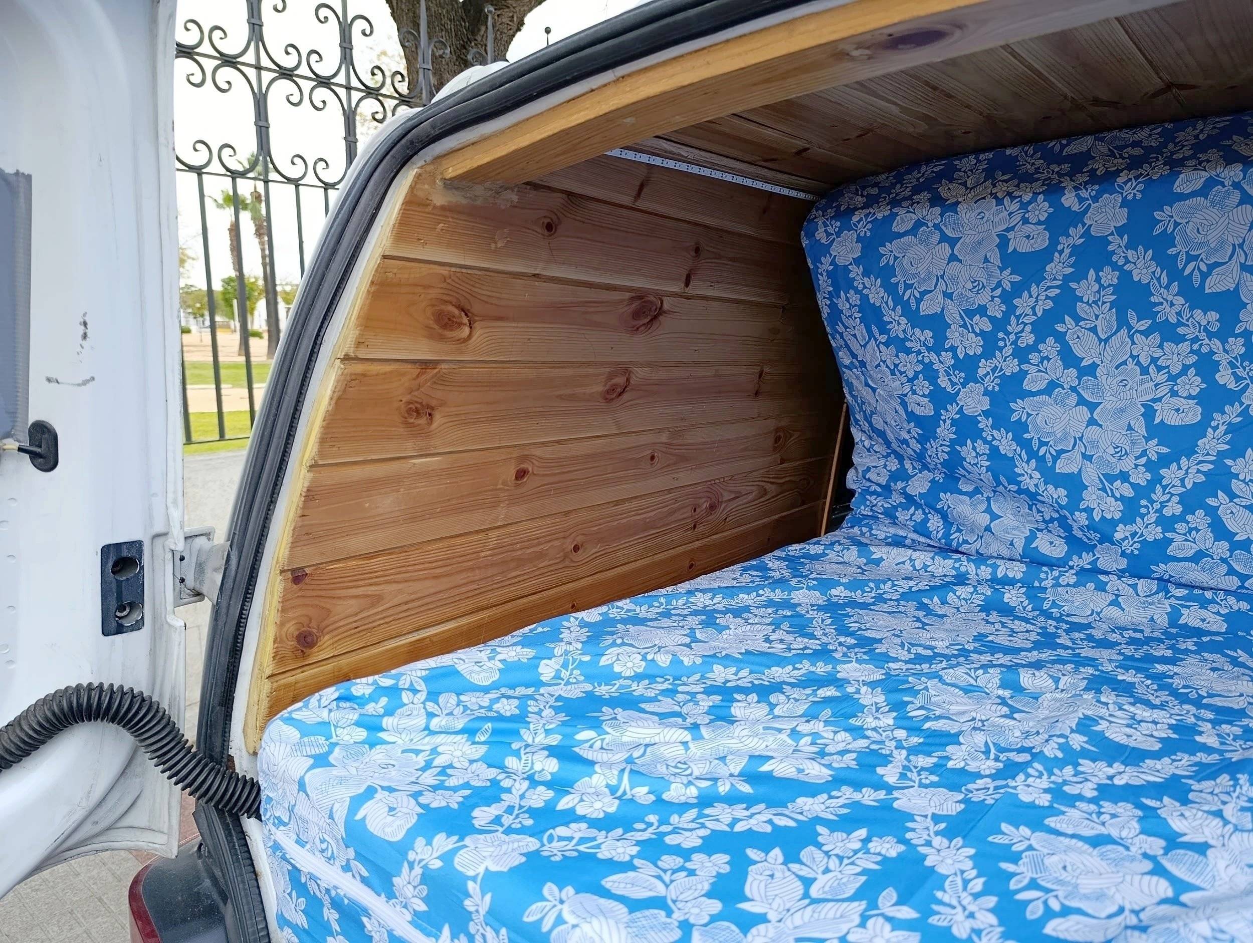 Plazas en cama Mercedes Mercedes vito 112 - Yescapa