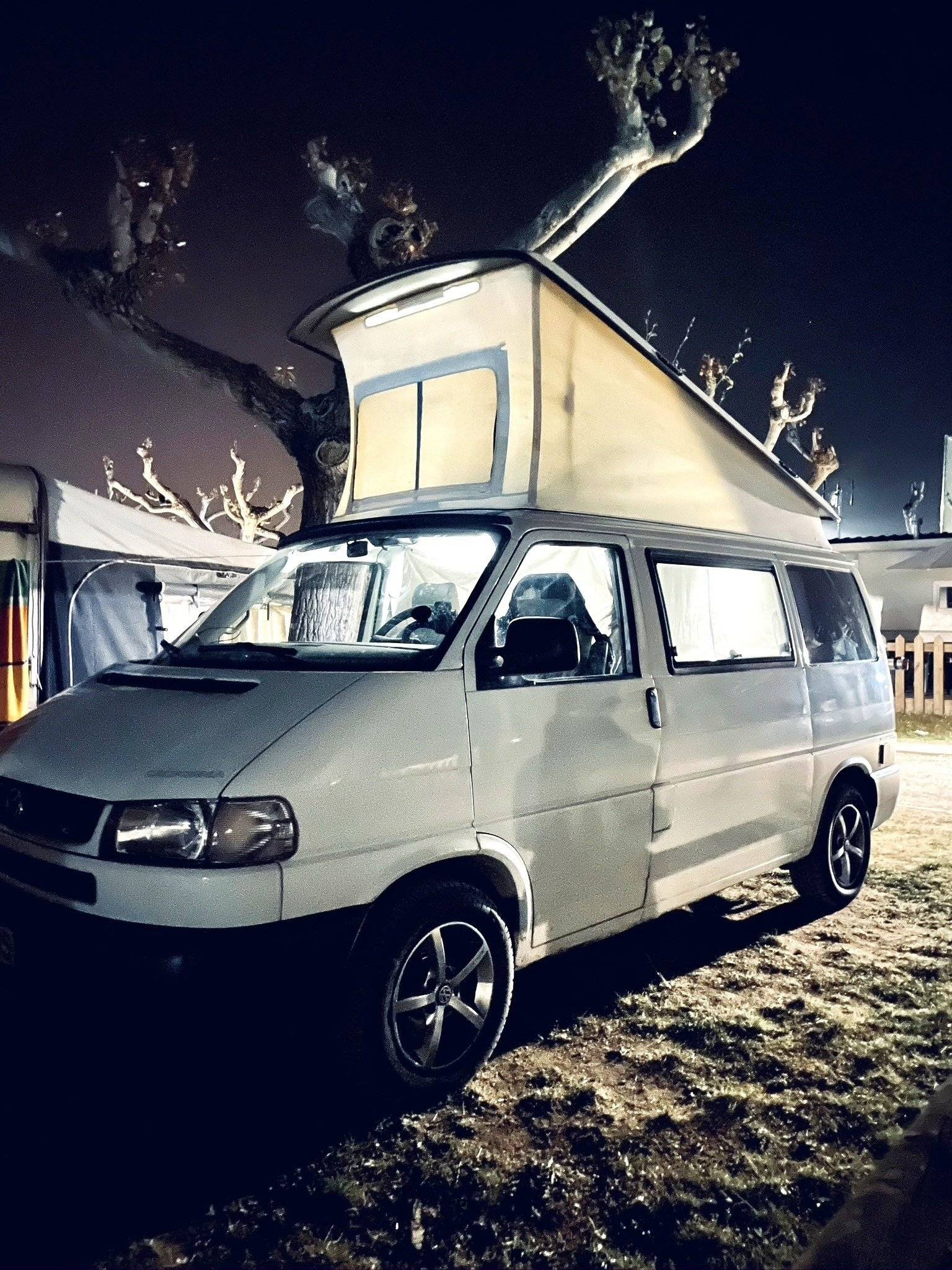 Voorkant 3/4 Volkswagen California Westfalia T4 Cockpit/2.5 TDI - Yescapa