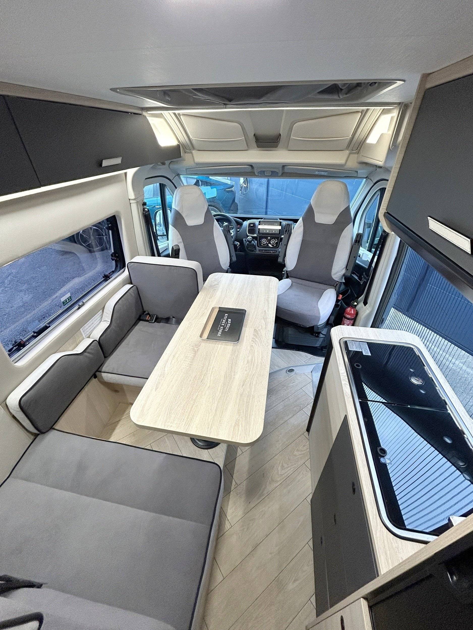 Coin repas Fiat Fiat Ducato 2.2l 140 CV - Yescapa