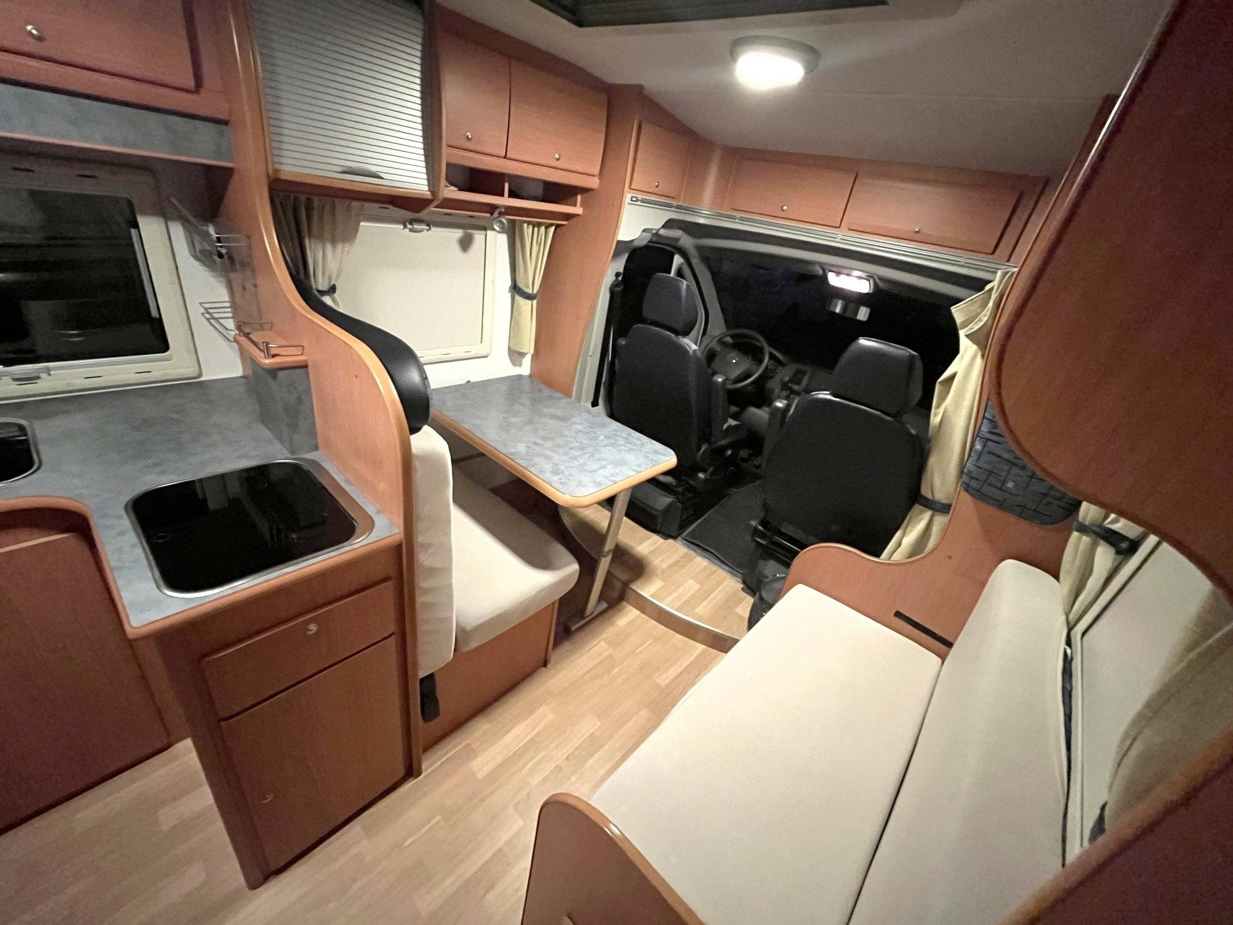 Dining Area Fiat - Yescapa
