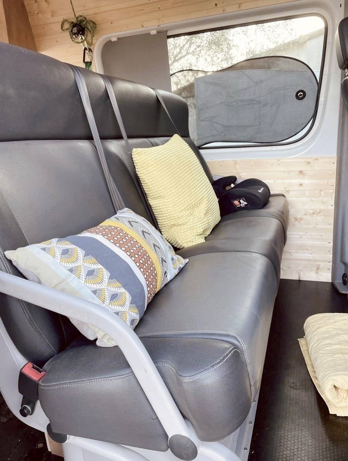 Coin repas Volkswagen Crafter 35 2 l 163 ch - Yescapa