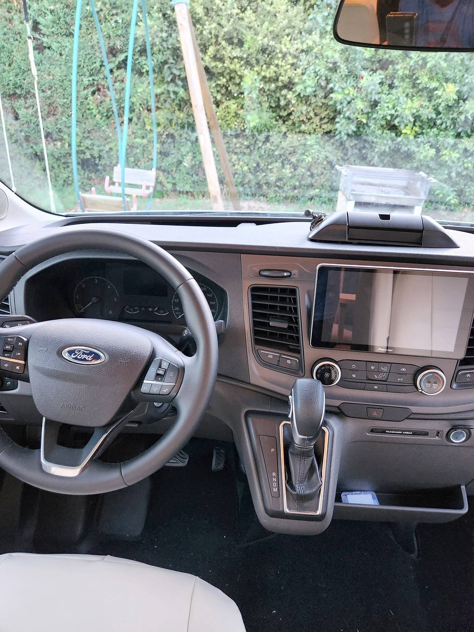 Fahrerbereich Ford Transit 155 ch - Yescapa