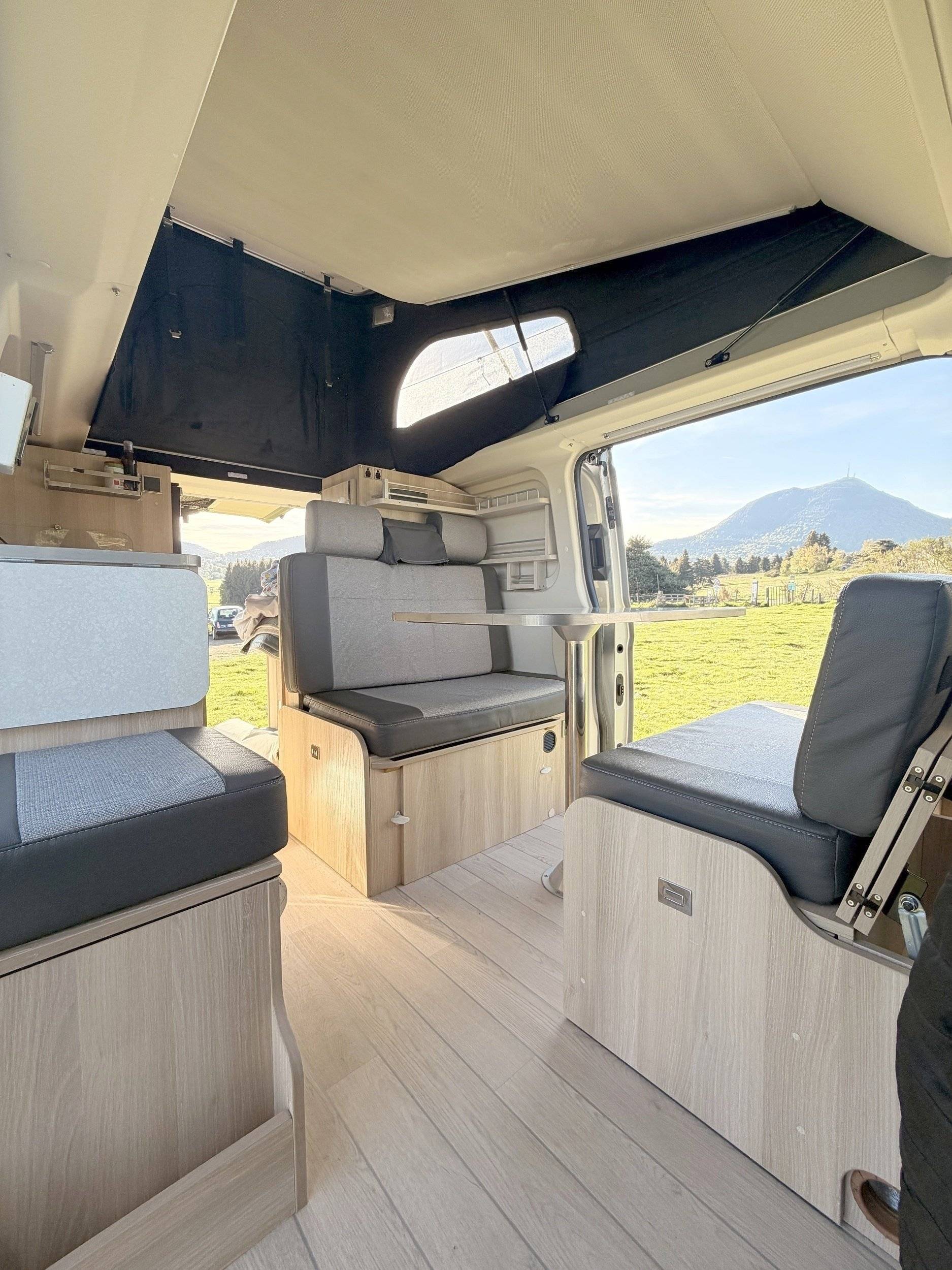 Comedor Ford Transit 2,0 l 170 ch - Yescapa