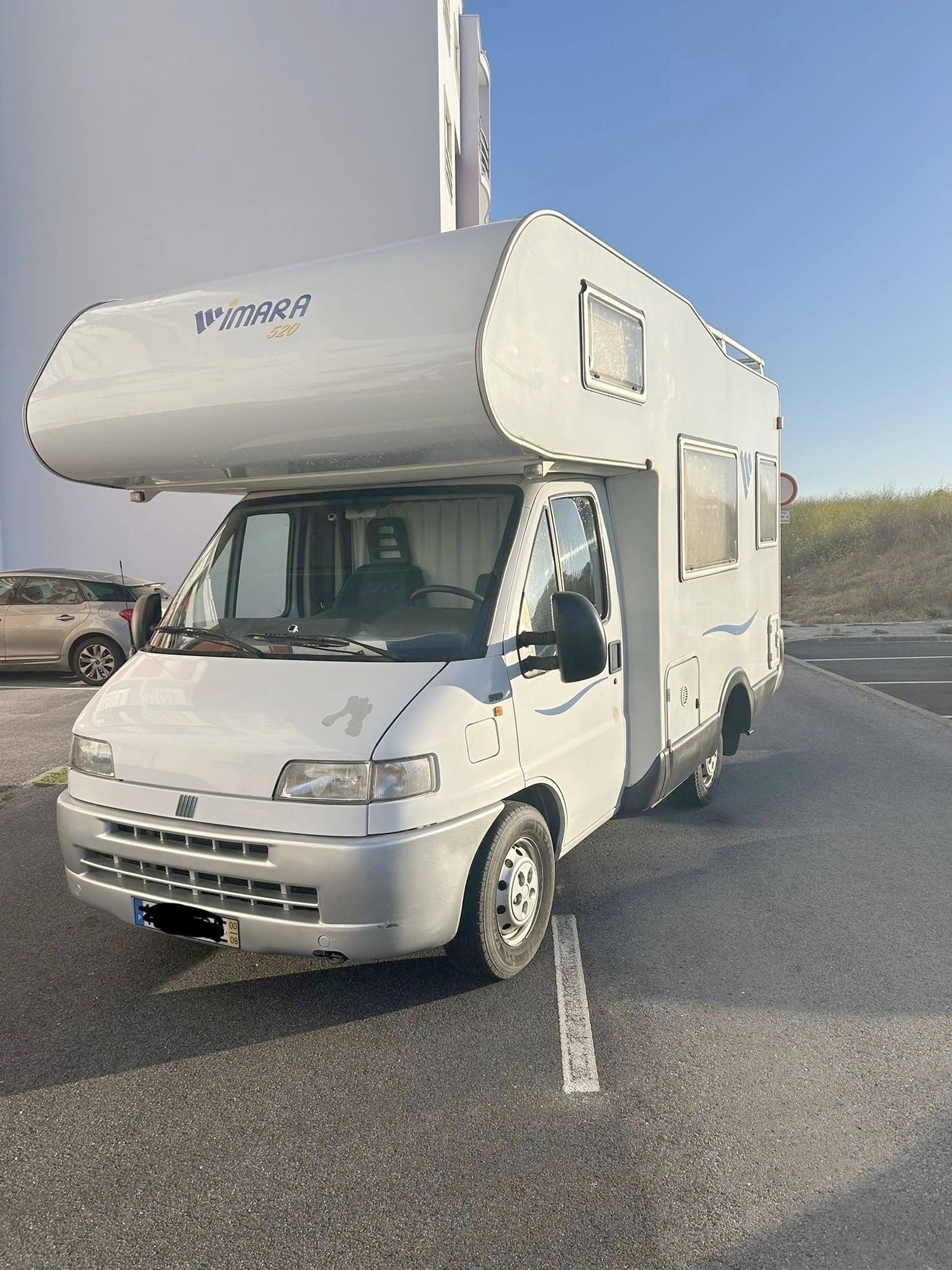 Vista del vehículo ángulo delantero Fiat Ducato 1.9 - Yescapa