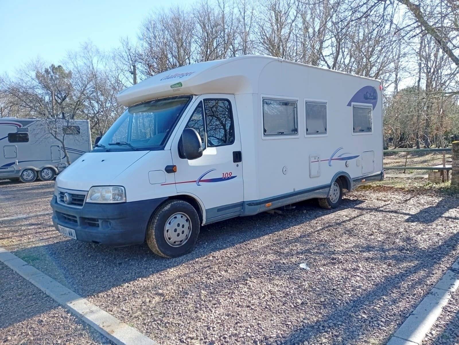 Vista del vehículo ángulo delantero Fiat Ducato 2.8 jtd - Yescapa