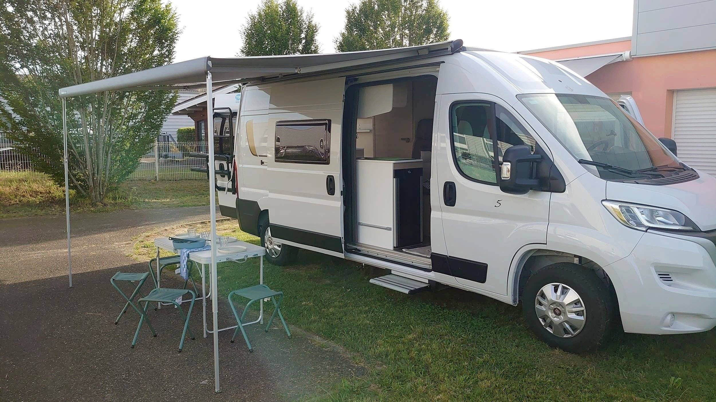 Vista frontale a ¾ Fiat FIAT DUCATO - Yescapa