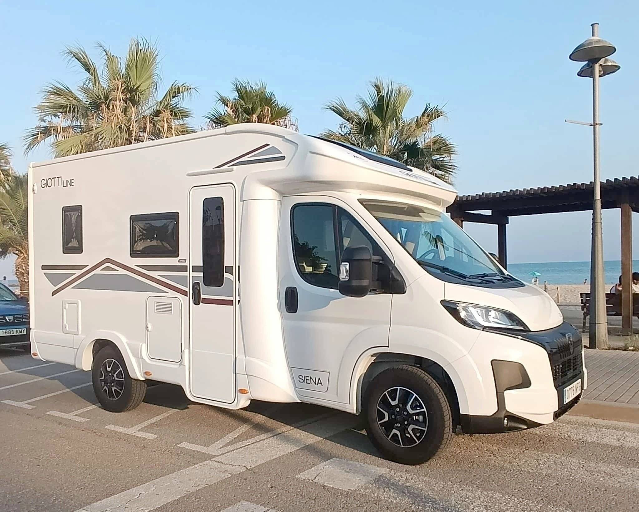 Vista del vehicle angle davanter Peugeot - Yescapa