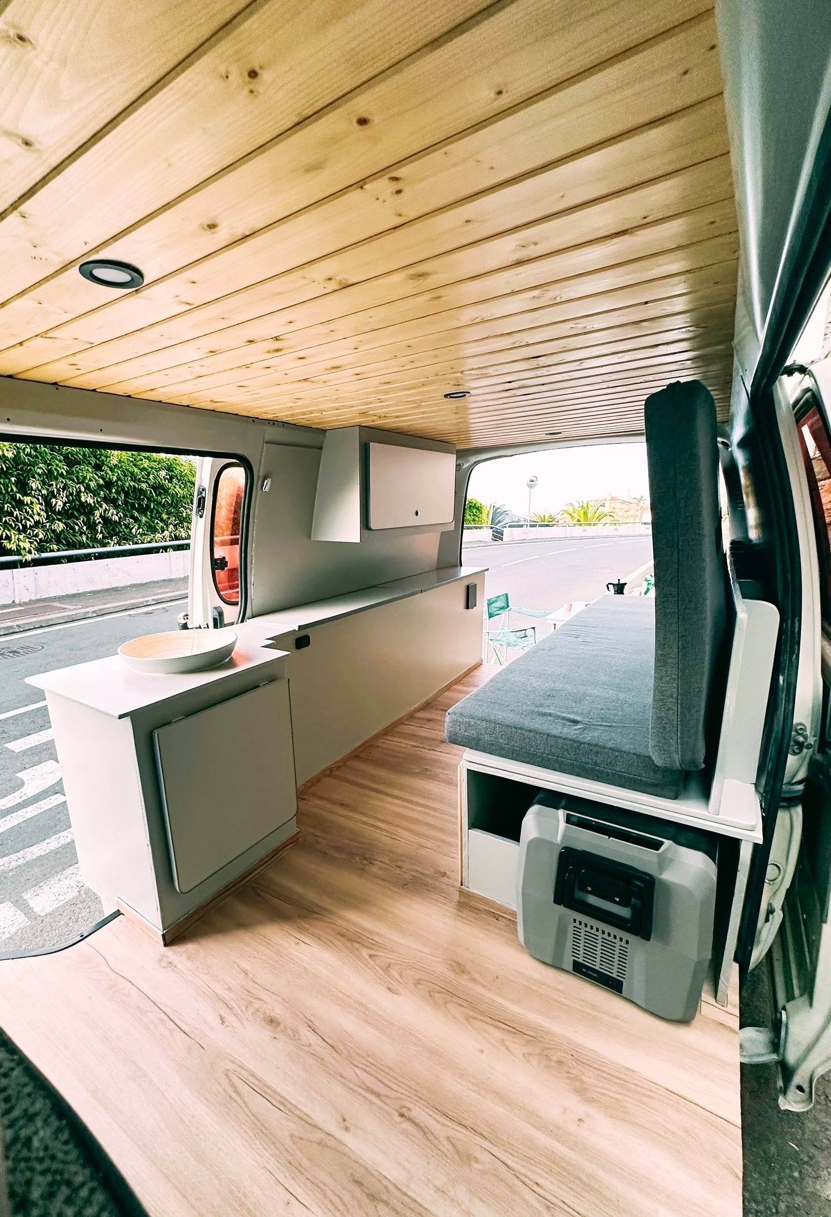 Dining Area Toyota Hiace - Yescapa