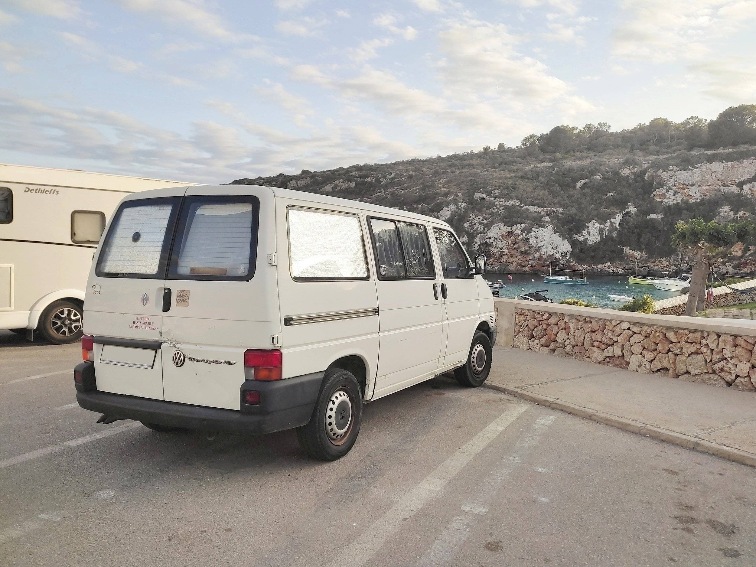 Vista de 3/4 Volkswagen T4 kombi - Yescapa