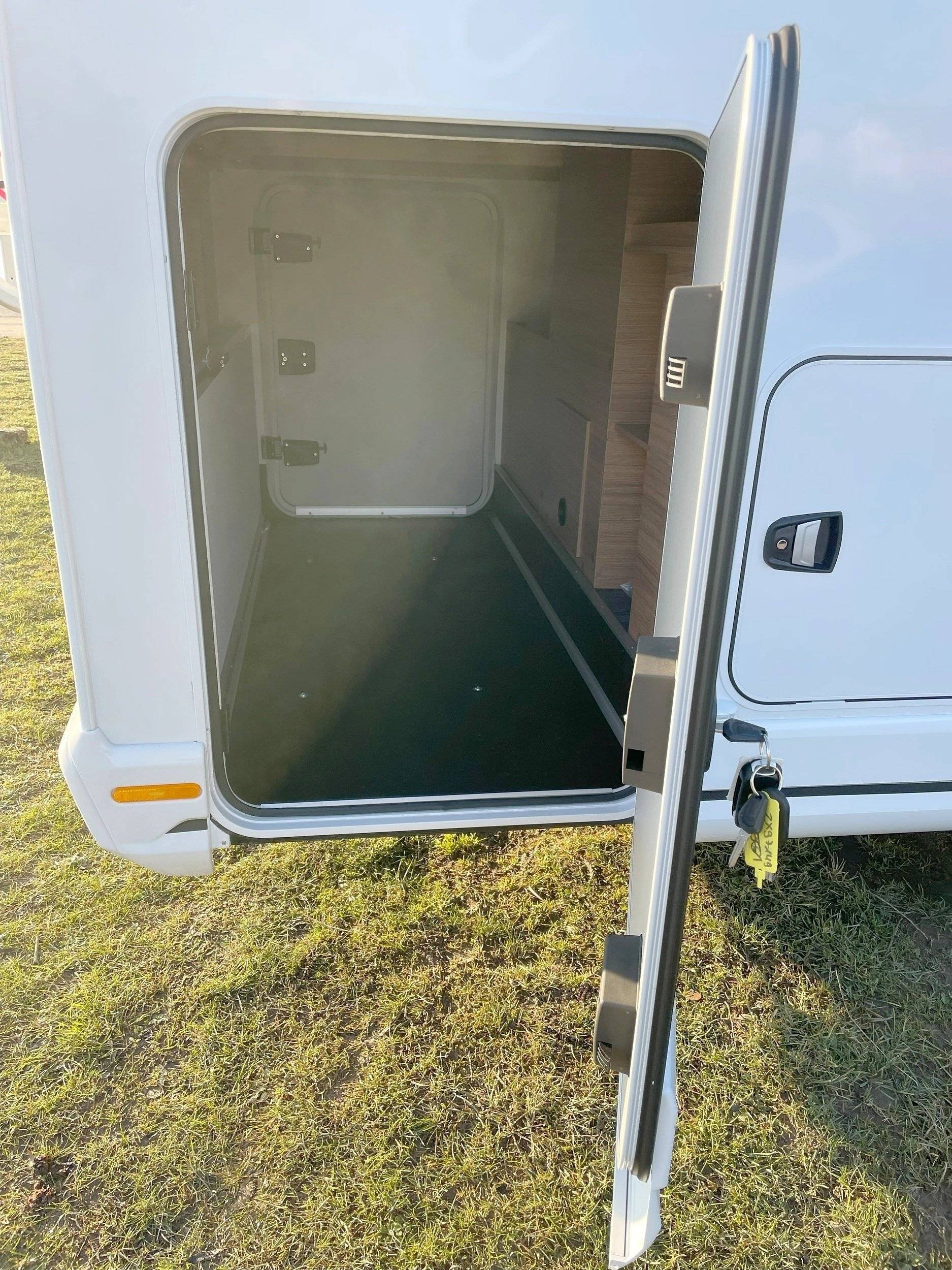 Teilintegriertes Wohnmobil