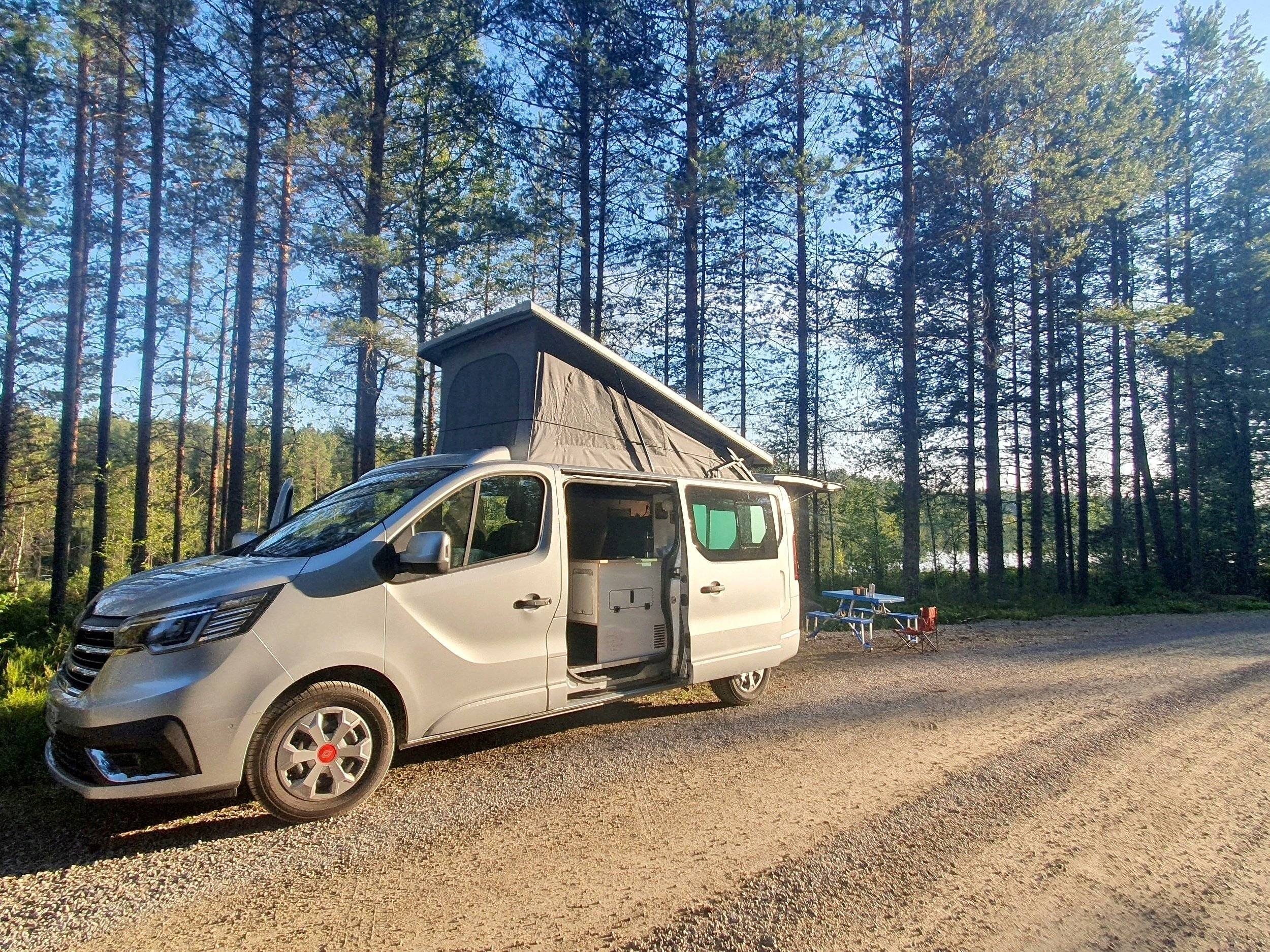 Front view from 3/4 Renault RENAULT TRAFIC III 2L 150cv - Yescapa