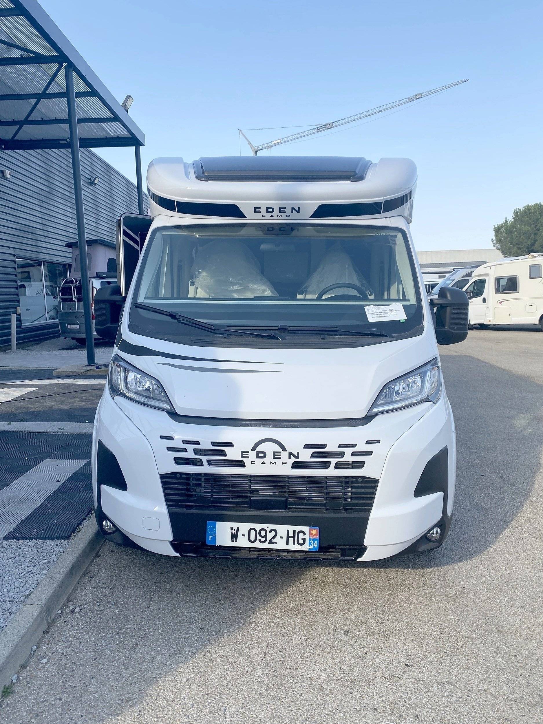 Front view from 3/4 Fiat - Yescapa