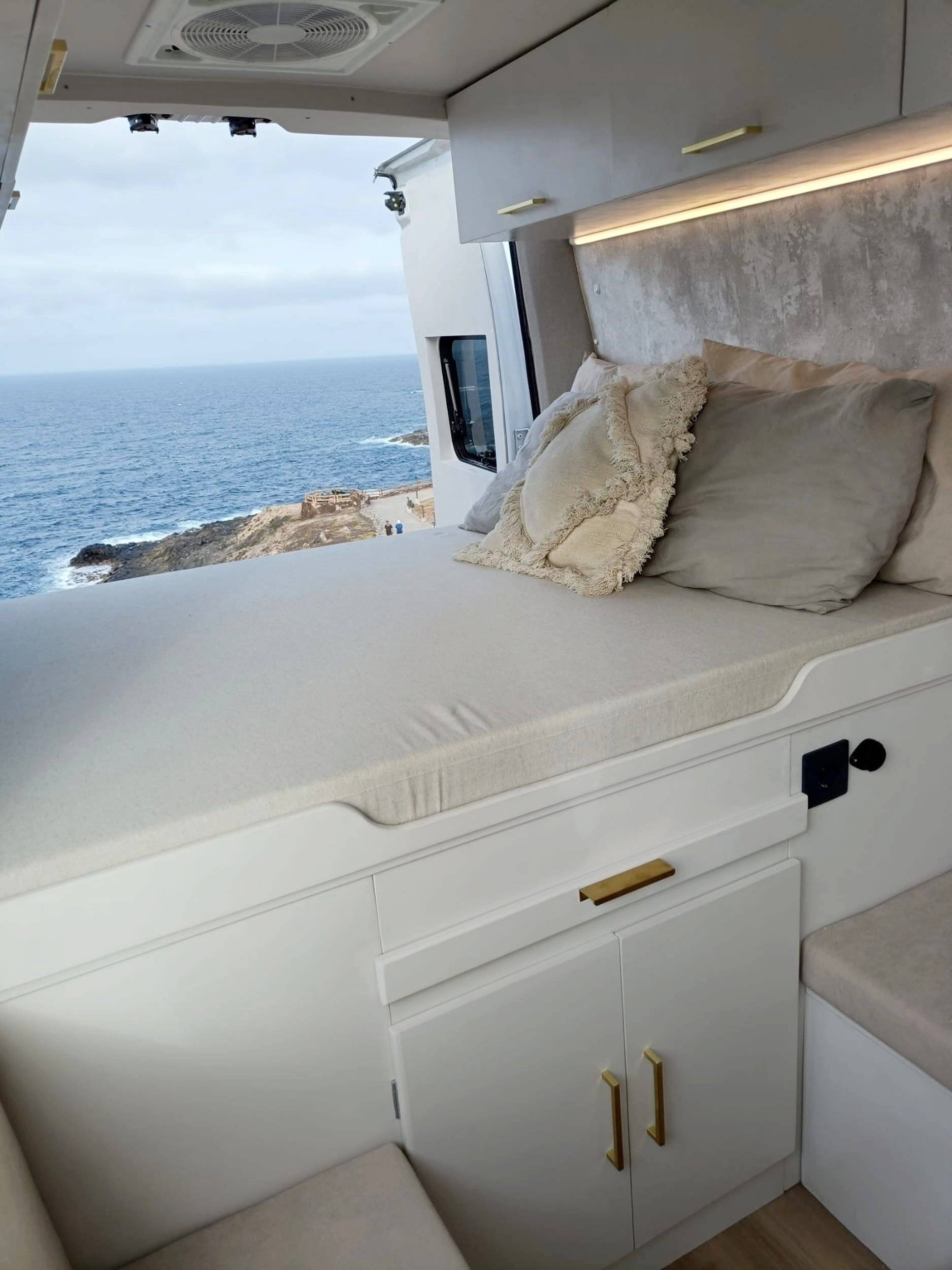 Berth Nissan Nissan NV400 - Yescapa