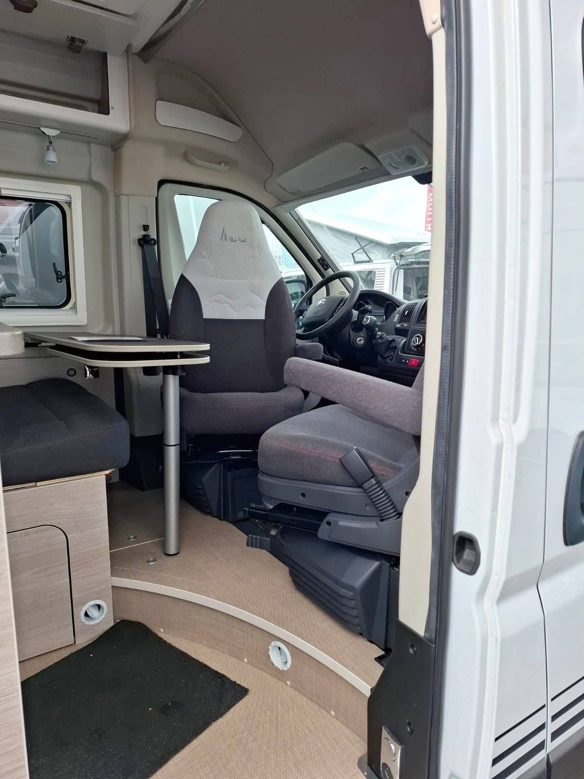Área de jantar Citroën Jumper 2,2 l 140 ch - Yescapa