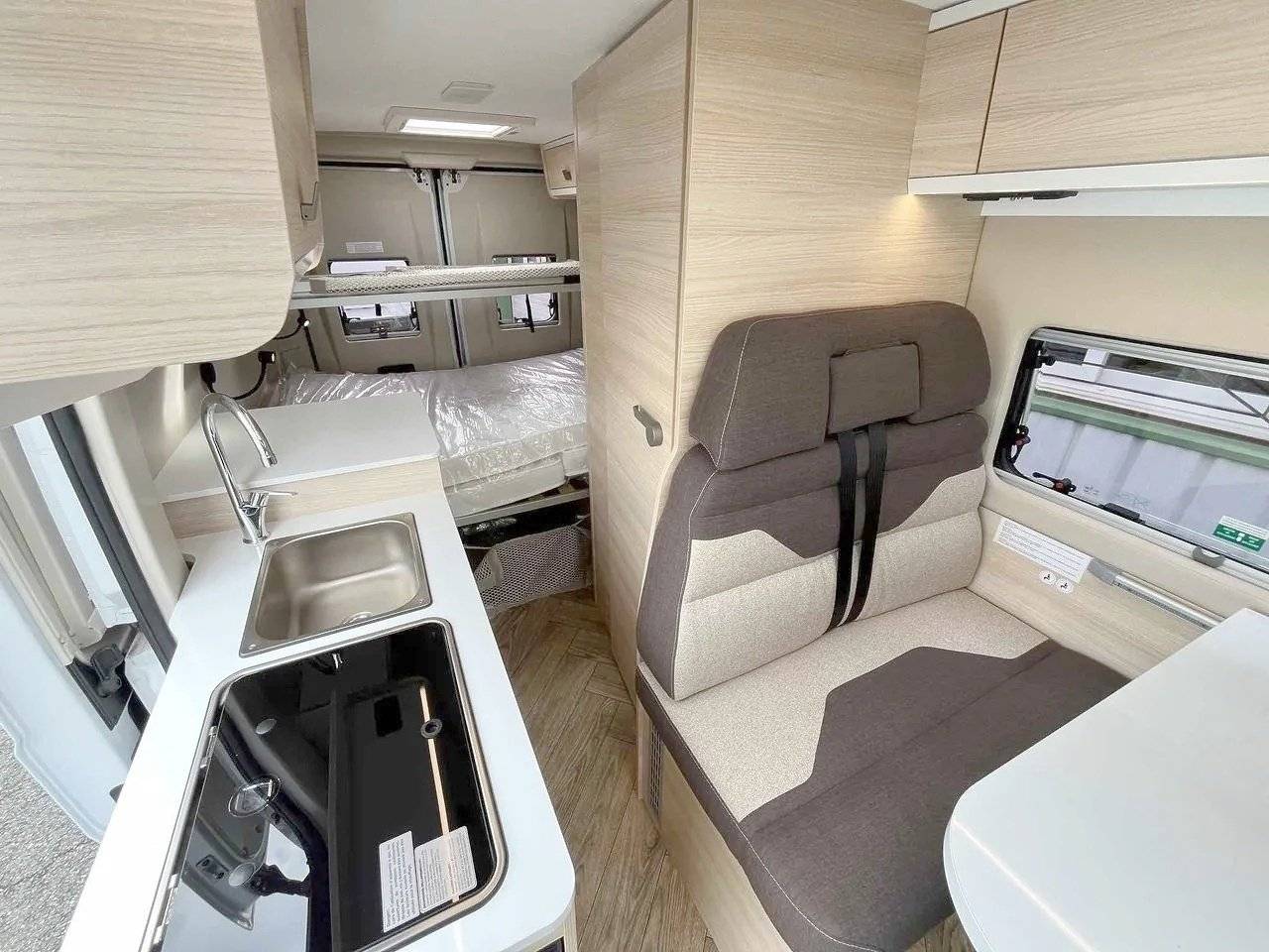 Dining Area Fiat FIAT DUCATO - Yescapa
