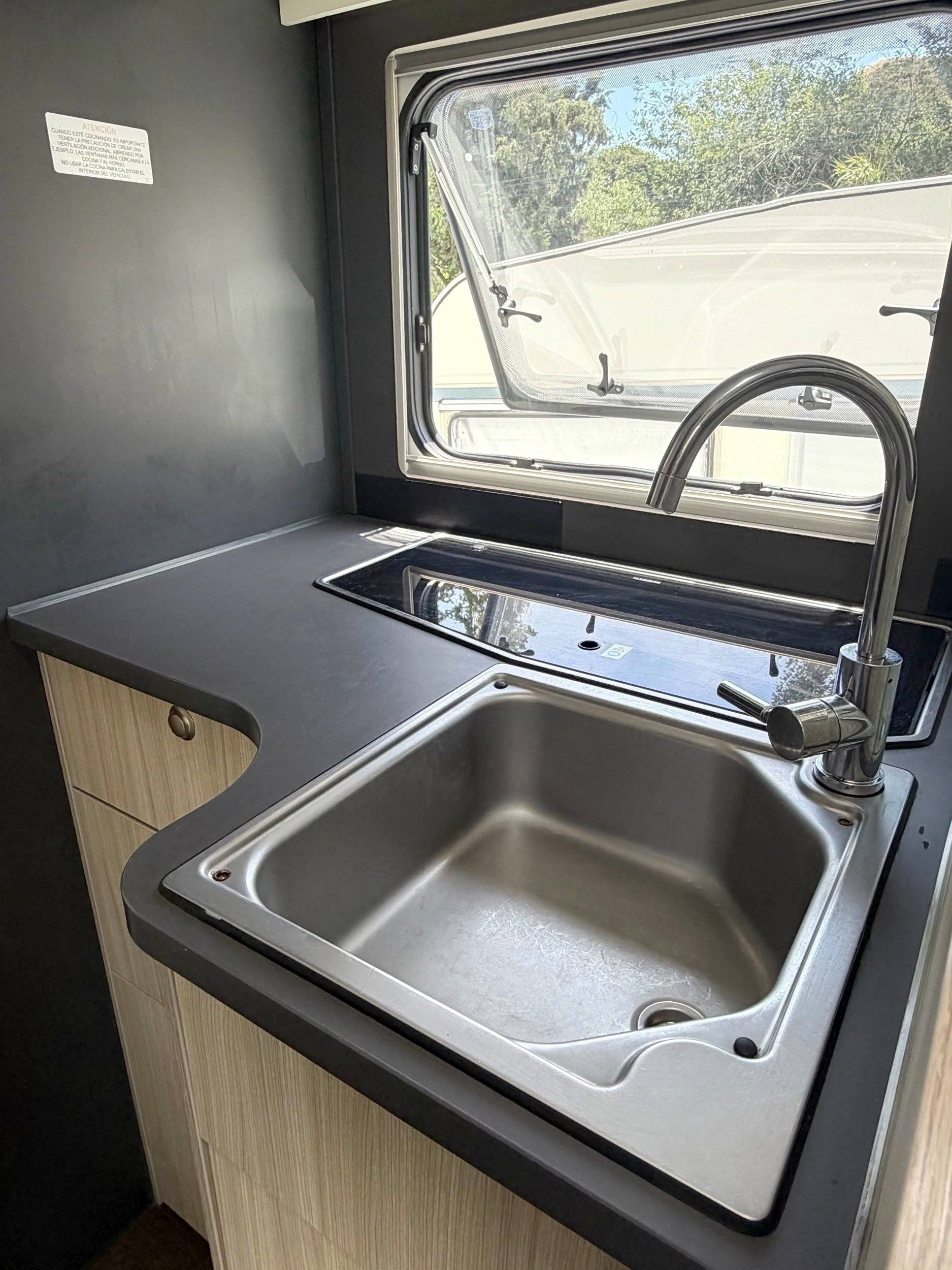Adria Sunliving A75DP