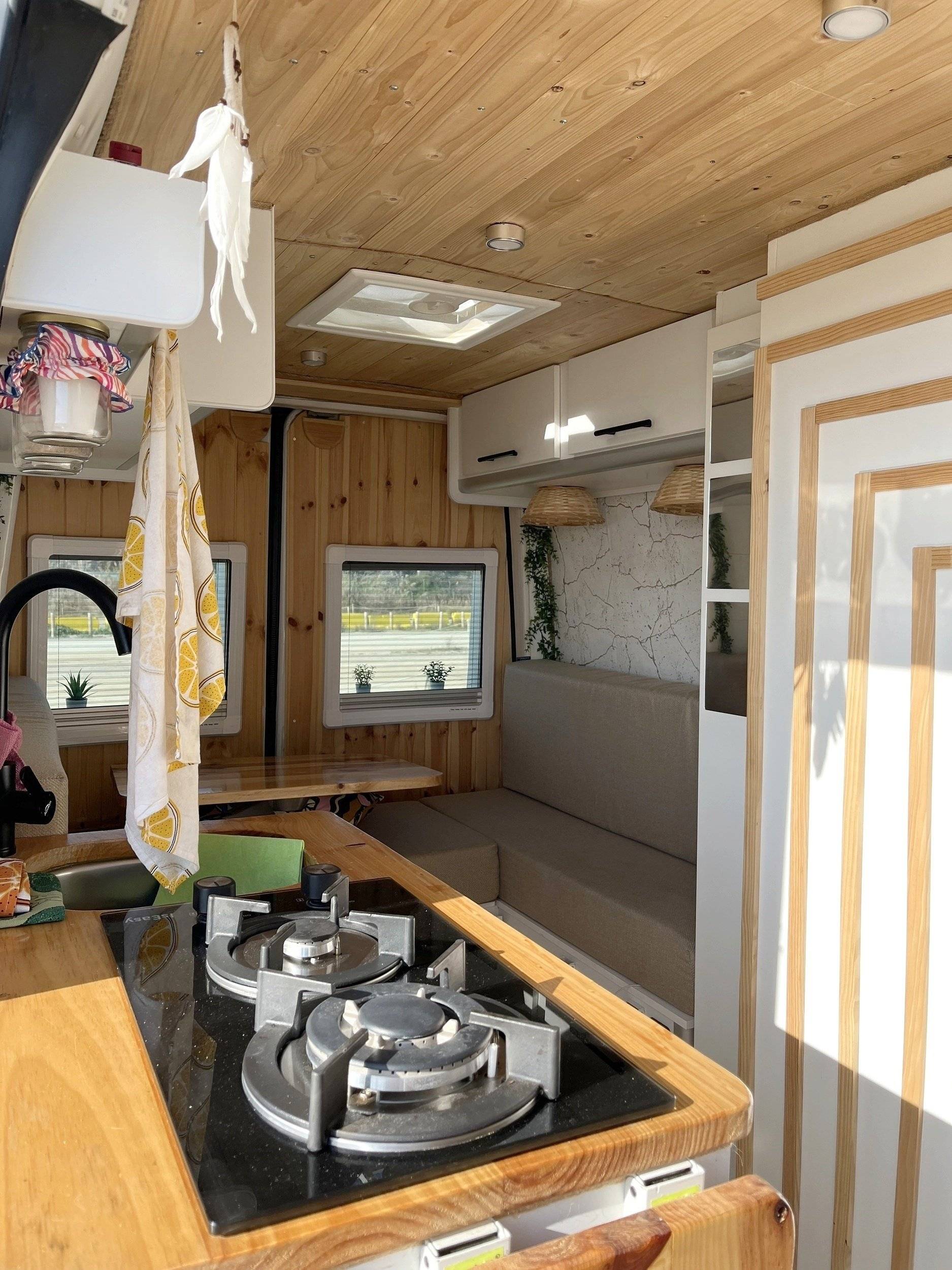 Cozinha Mercedes Mercedes Sprinter 313 cdi - Yescapa