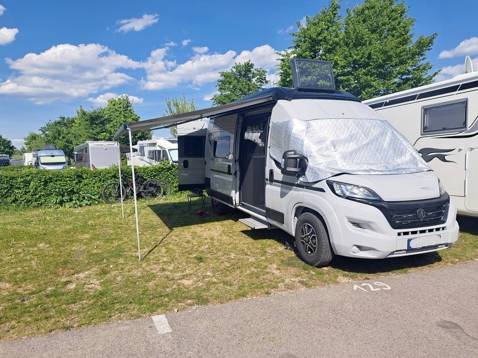 Vue avant de 3/4 Fiat Fiat Ducato 2.2l 140 CV AUTOMATIQUE - Yescapa