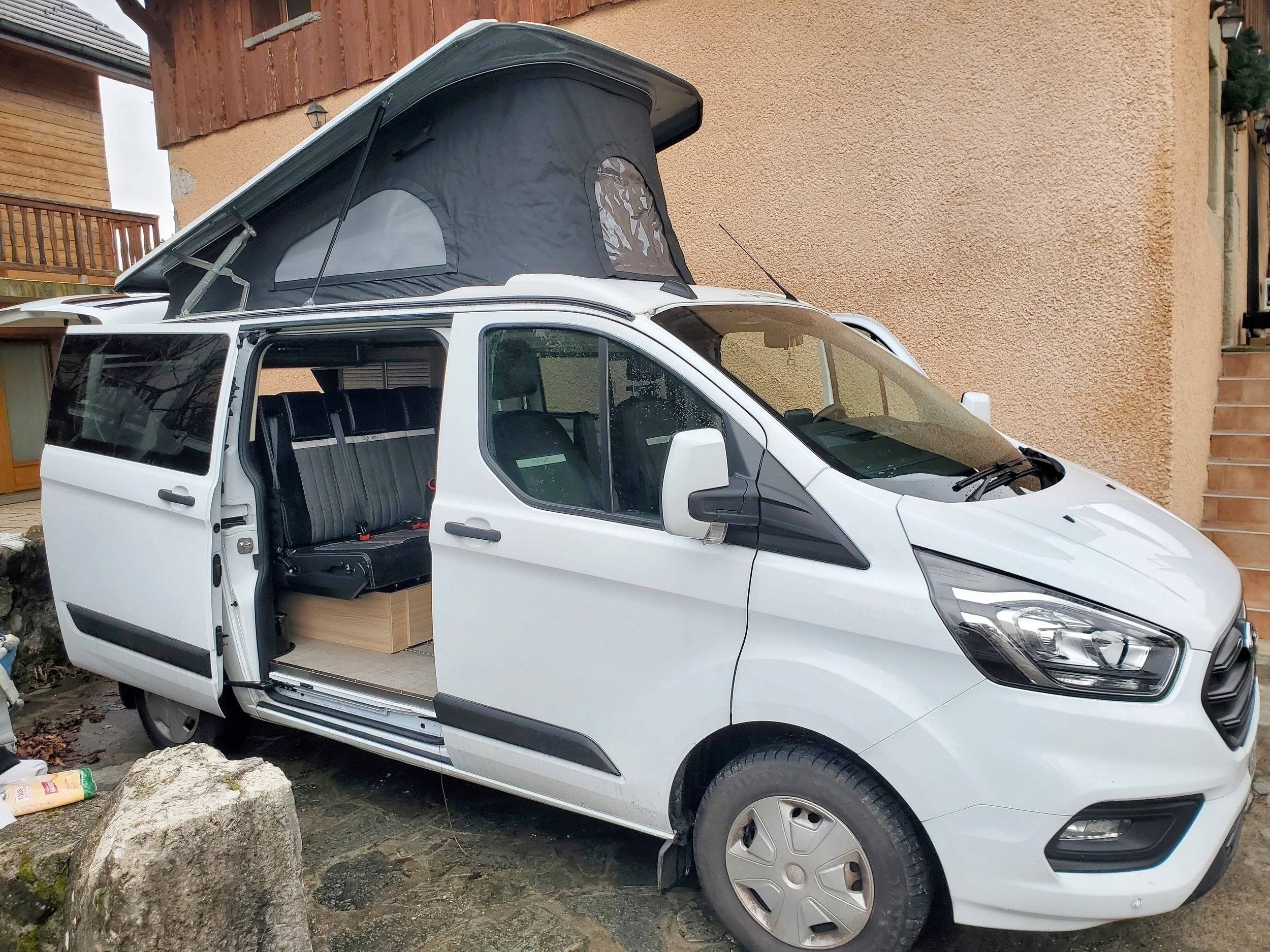 schräge Vorderansicht ford Ford - Yescapa