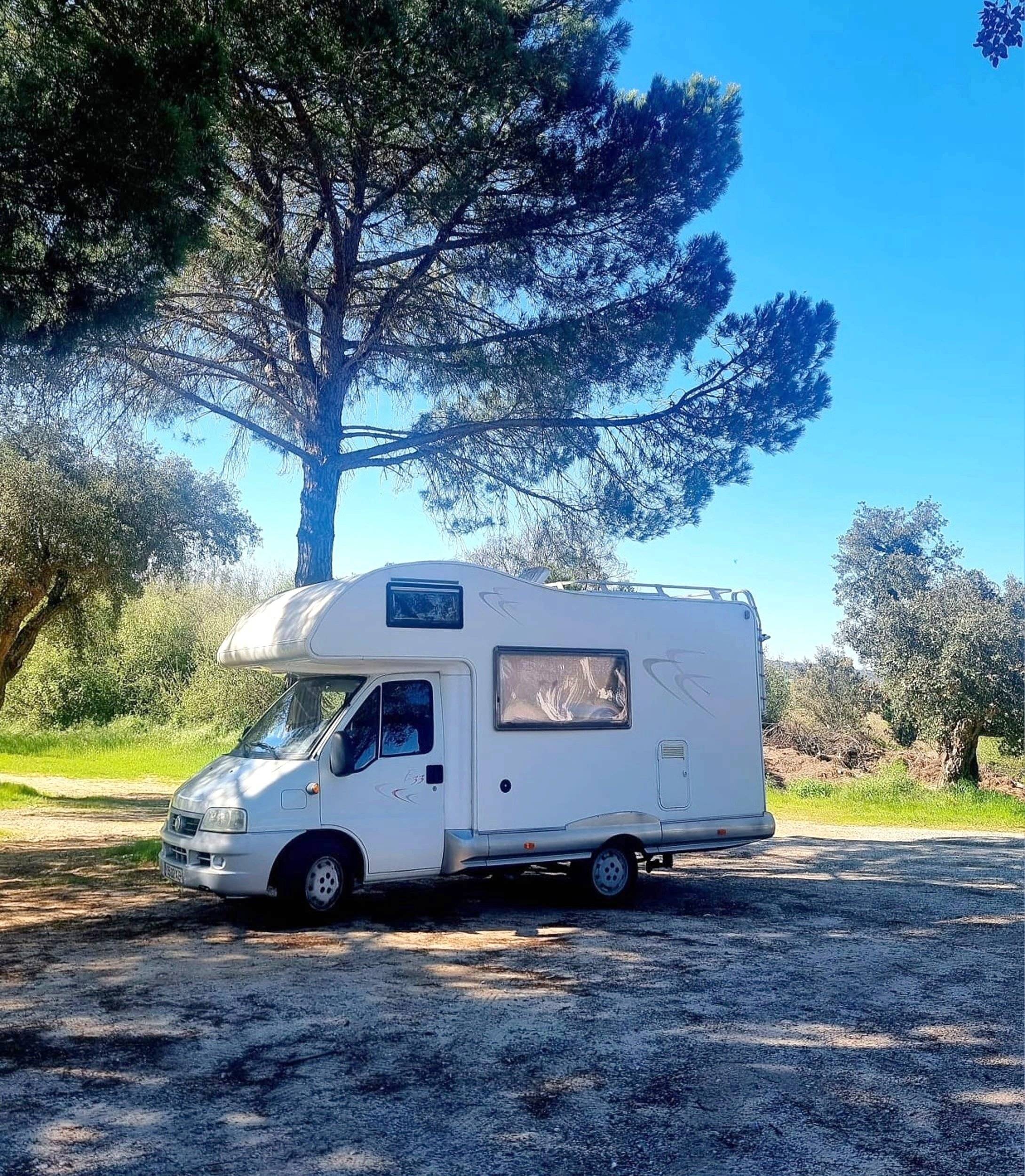 Vue avant de 3/4 Fiat Ducato 2,0 l Multijet 100 ch. - Yescapa