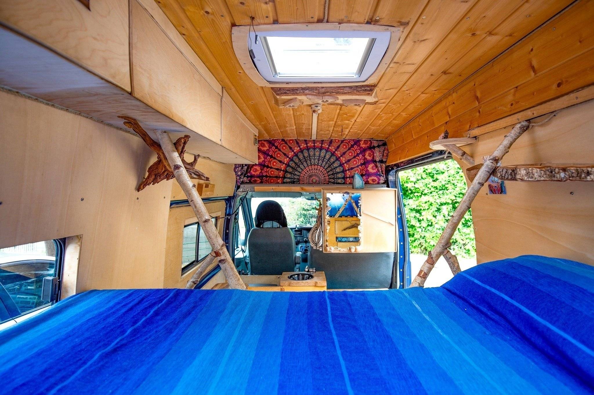 Couchages Ford Transit 2,4 l TDCi 140 ch. - Yescapa