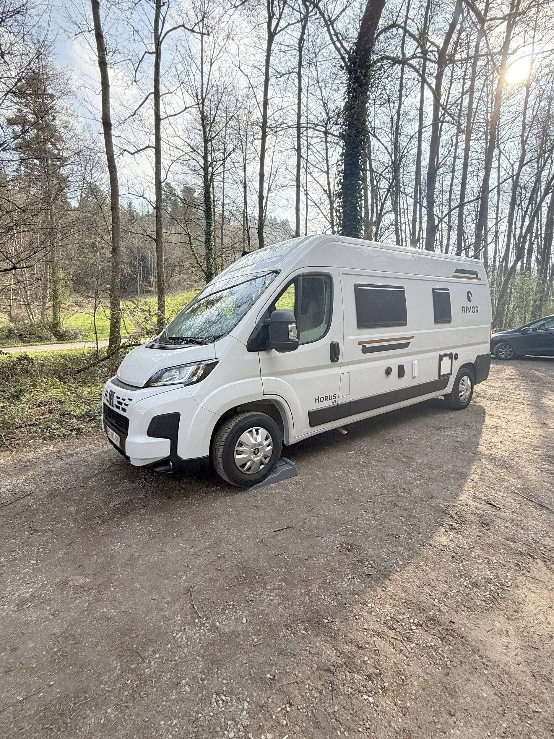 Vista del vehicle angle davanter Fiat - Yescapa