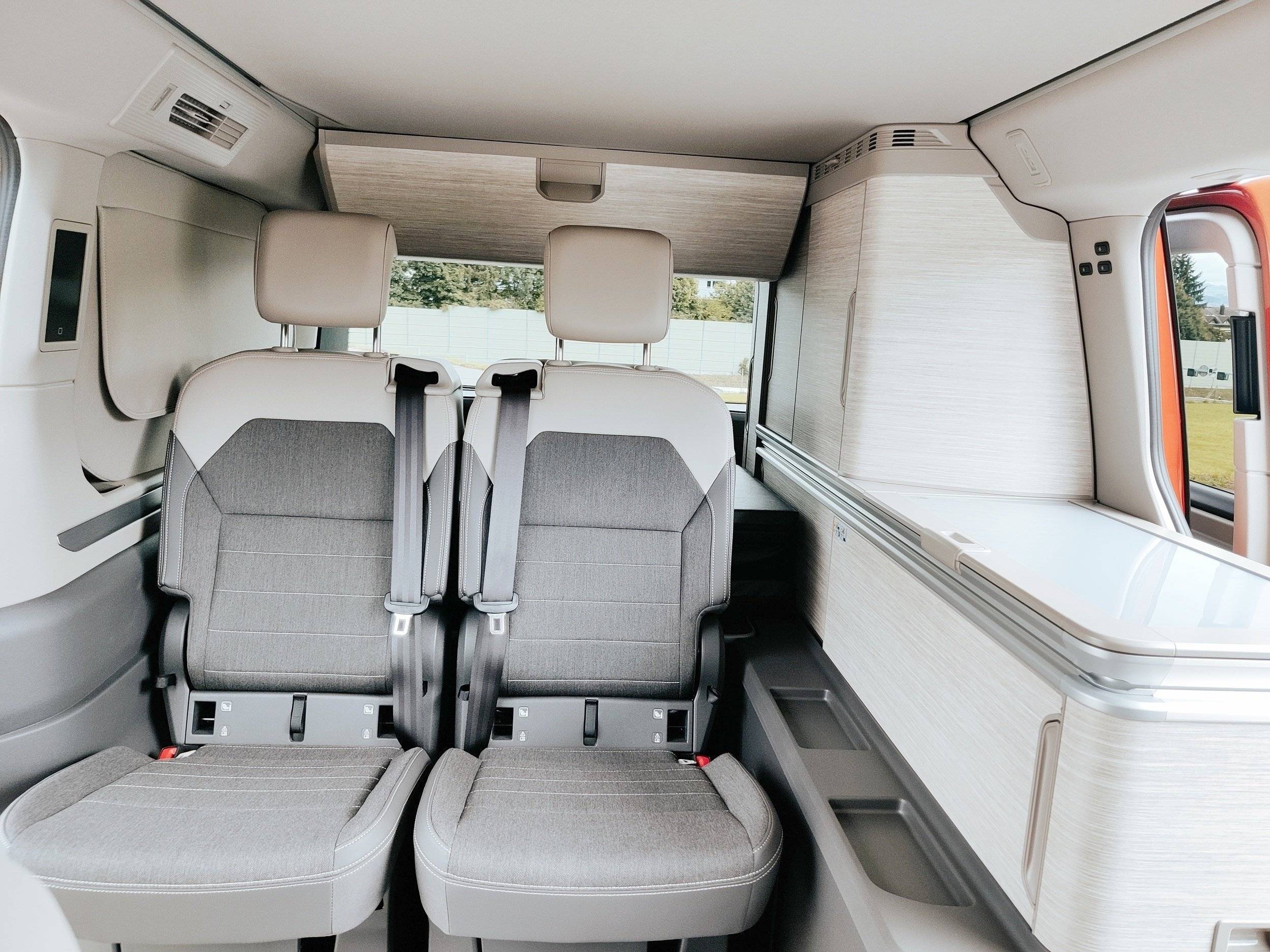 Volkswagen T7 New California Ocean PHEV 4M