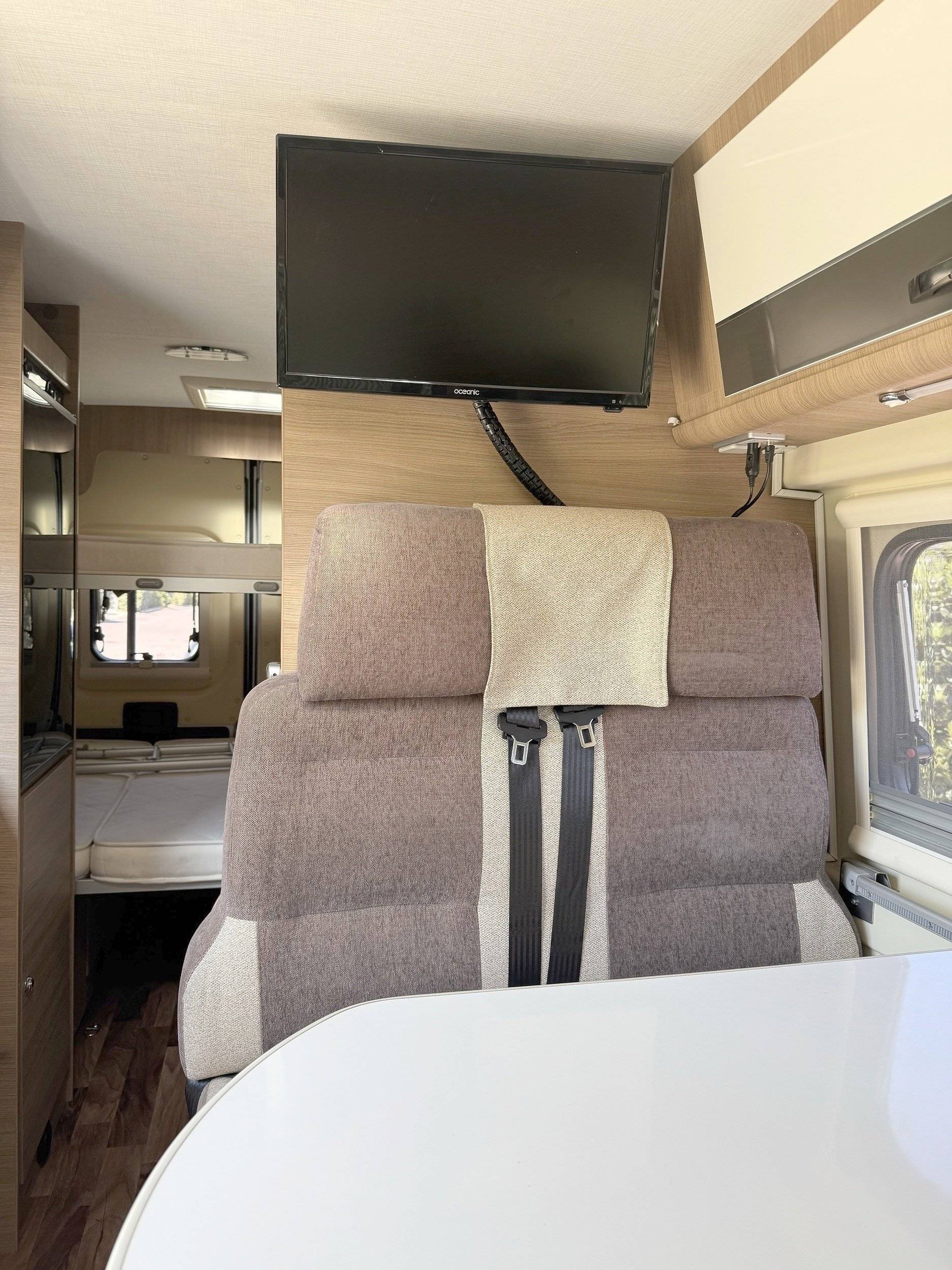 Dining Area Fiat Ducato 2,3 130 ch - Yescapa